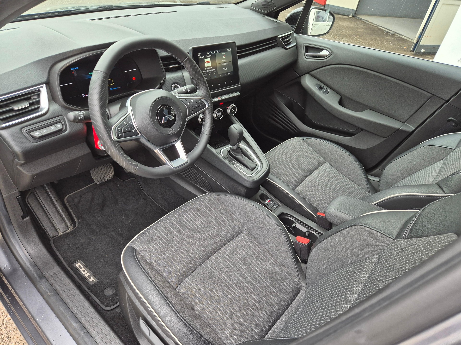 MITSUBISHI Colt 1.6 HEV Intense-image-4