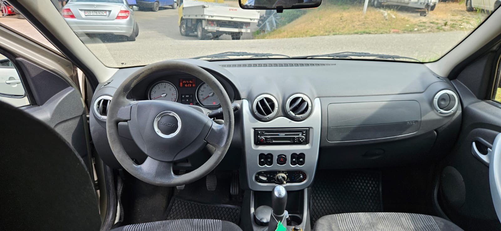 DACIA Logan 1.6 16V Lauréate-image-1