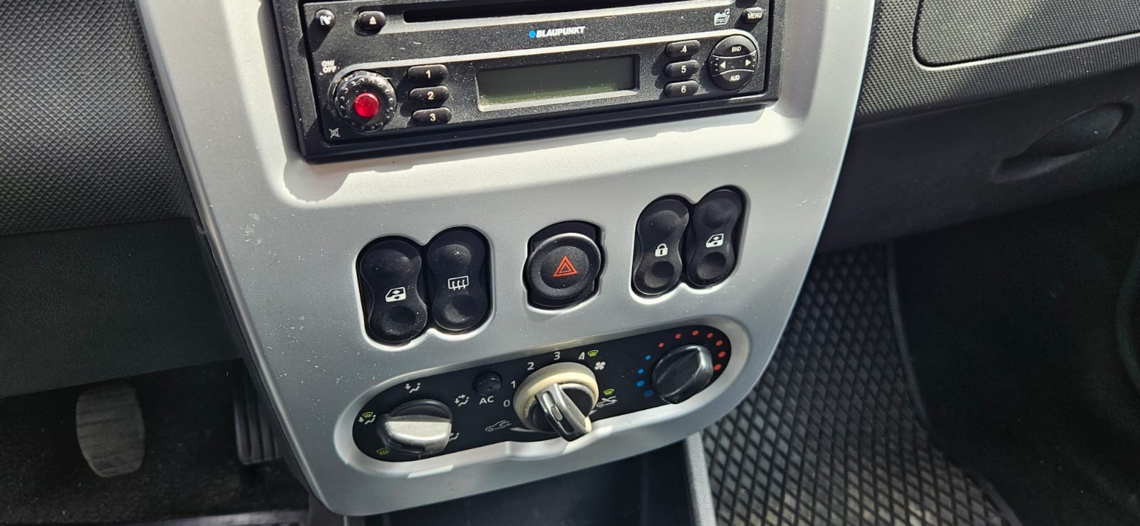 DACIA Logan 1.6 16V Lauréate-image-3