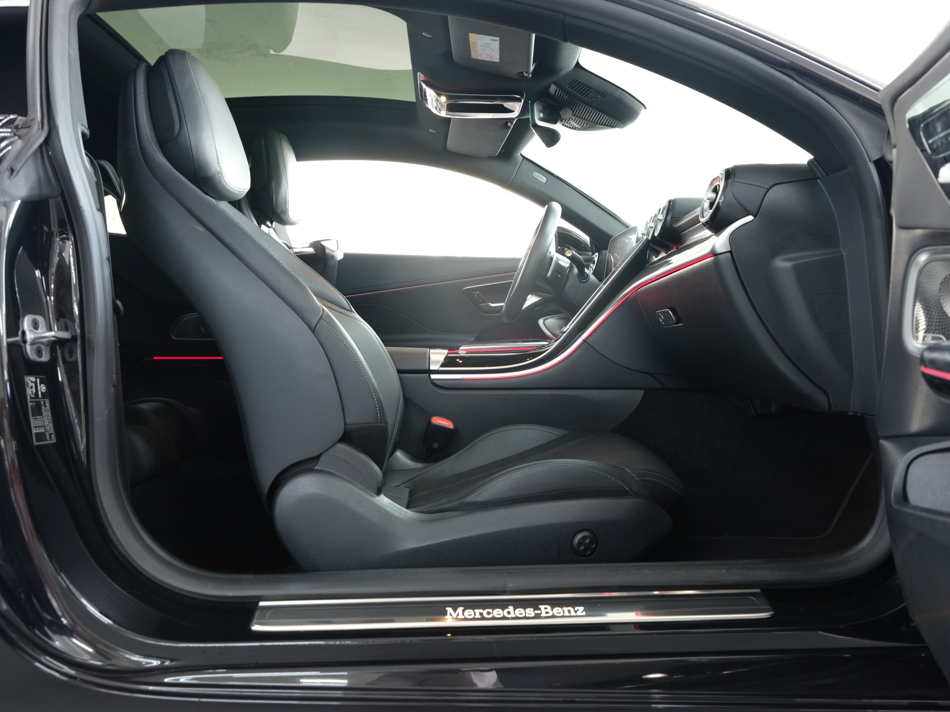 MERCEDES-BENZ CLE 300 Coupé 4Matic 9G-Tronic *Burmester* *Panorama* *360 Kamera*-image-23
