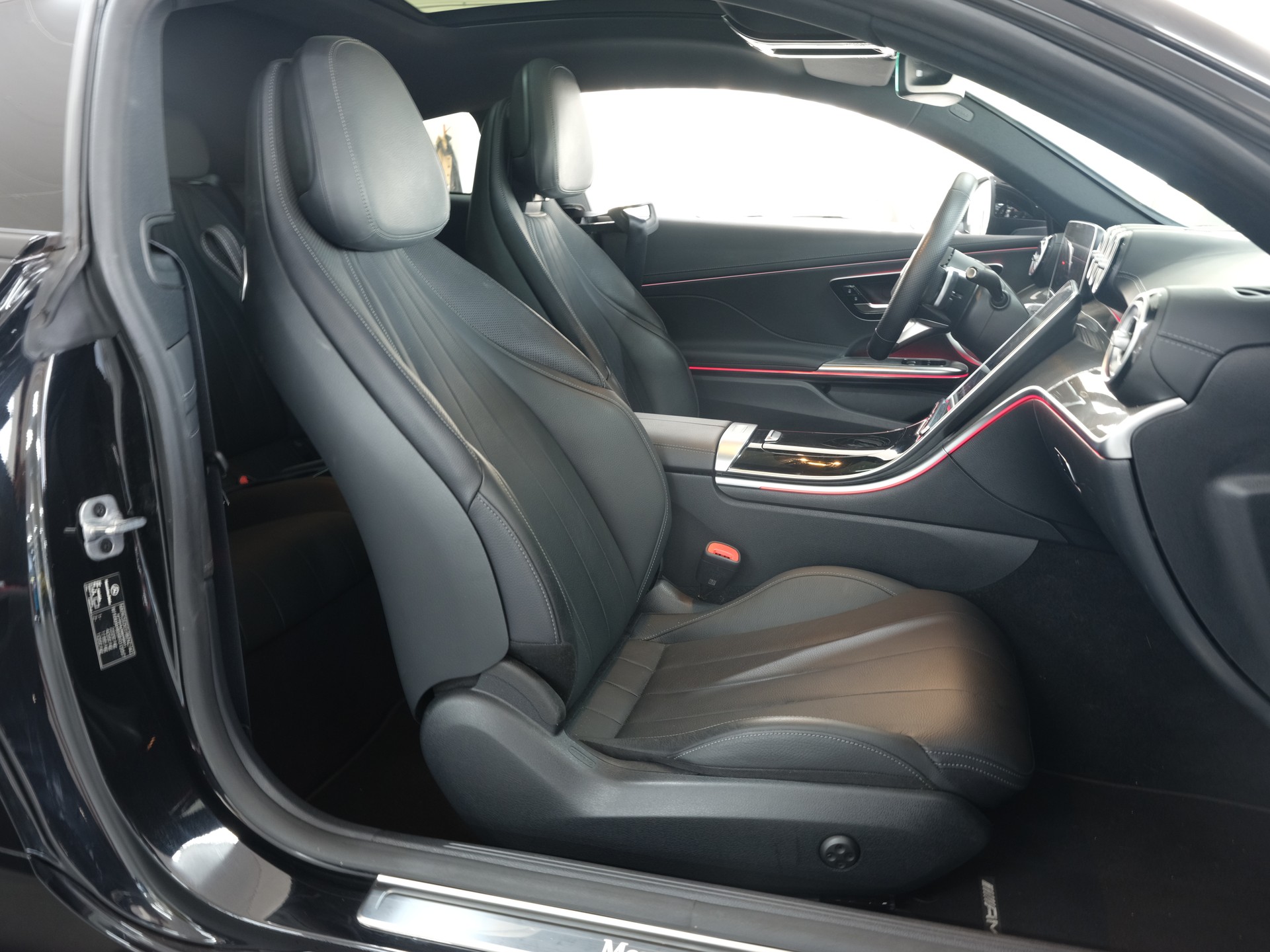 MERCEDES-BENZ CLE 300 Coupé 4Matic 9G-Tronic *Burmester* *Panorama* *360 Kamera*-image-24