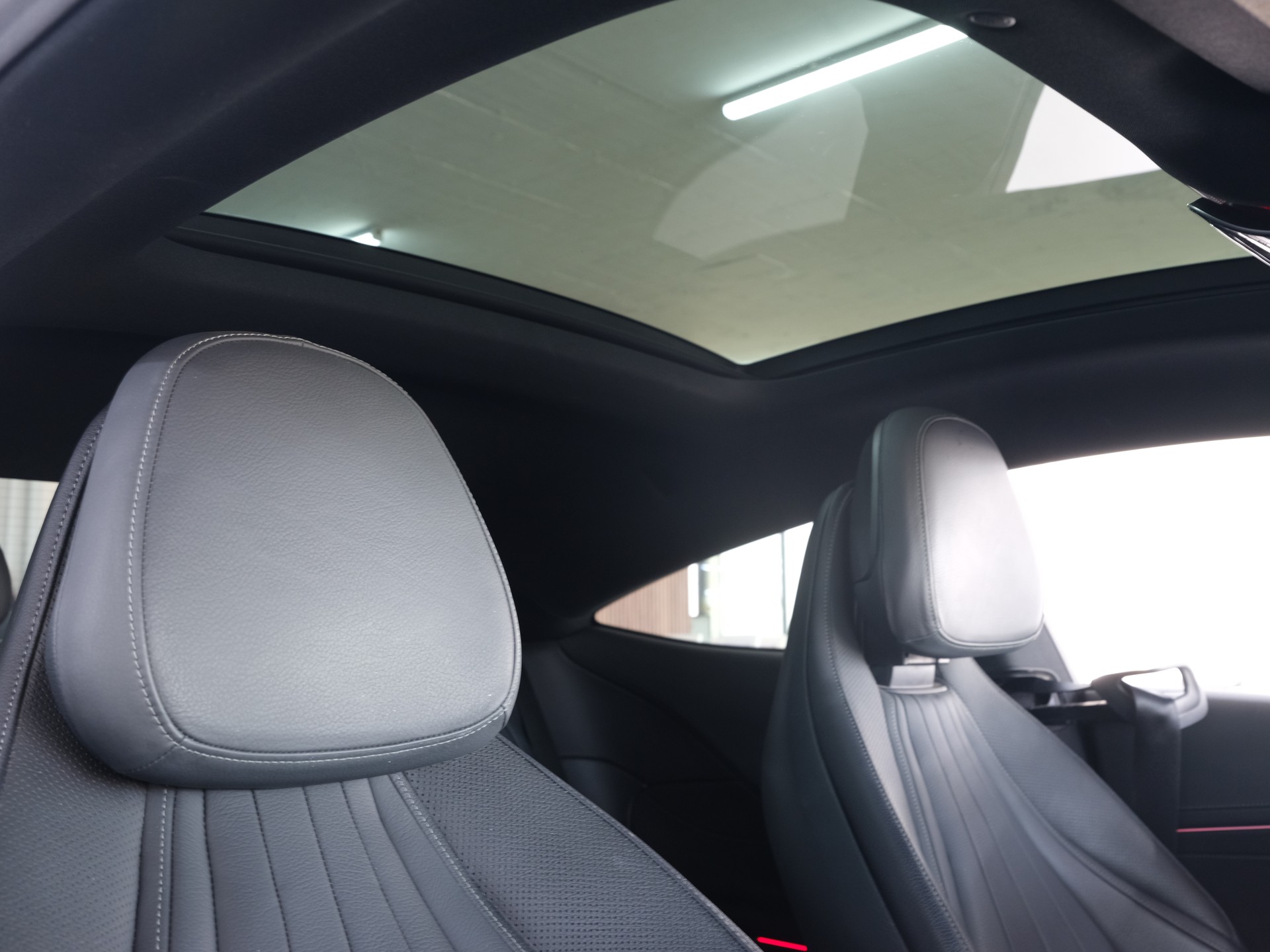 MERCEDES-BENZ CLE 300 Coupé 4Matic 9G-Tronic *Burmester* *Panorama* *360 Kamera*-image-27