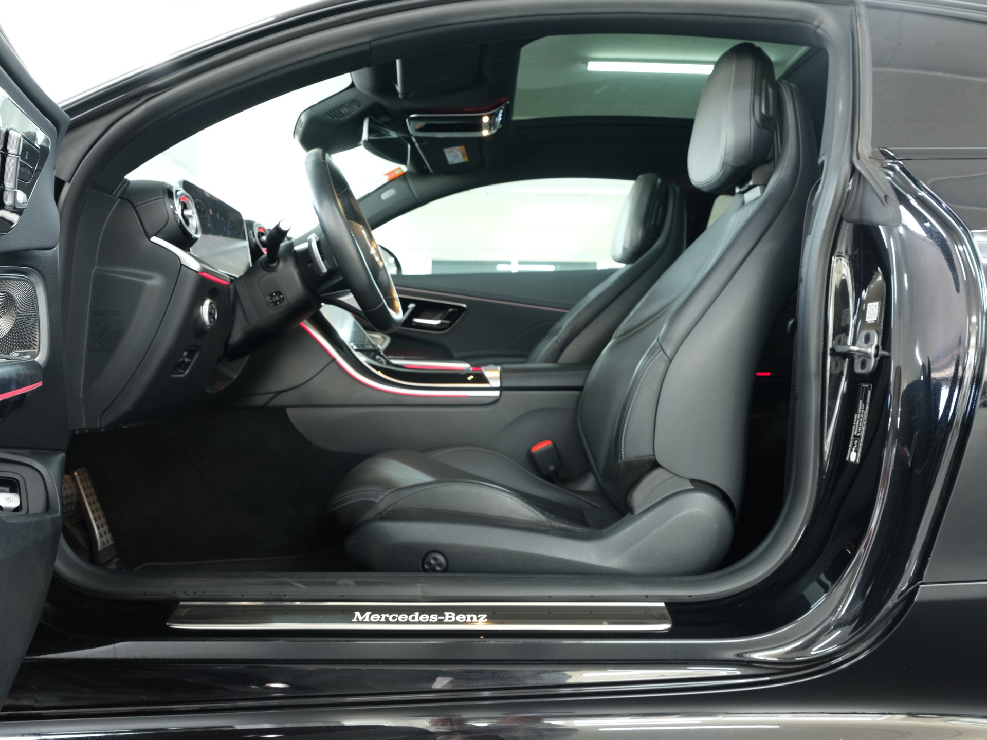 MERCEDES-BENZ CLE 300 Coupé 4Matic 9G-Tronic *Burmester* *Panorama* *360 Kamera*-image-19