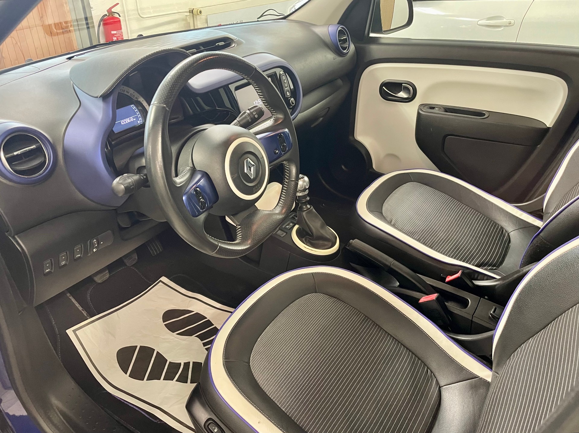 RENAULT Twingo 0.9 Iconic-image-7