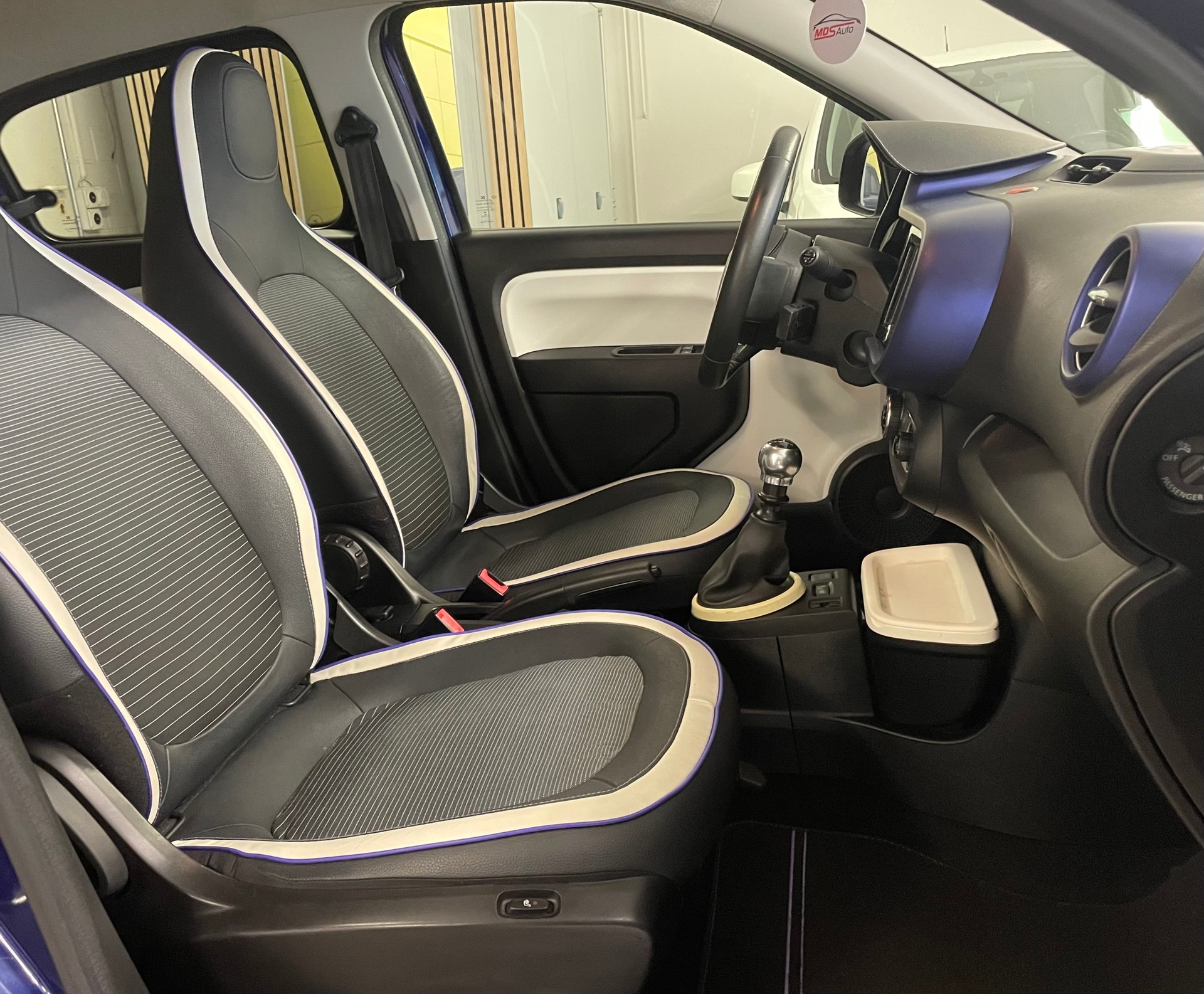 RENAULT Twingo 0.9 Iconic-image-8