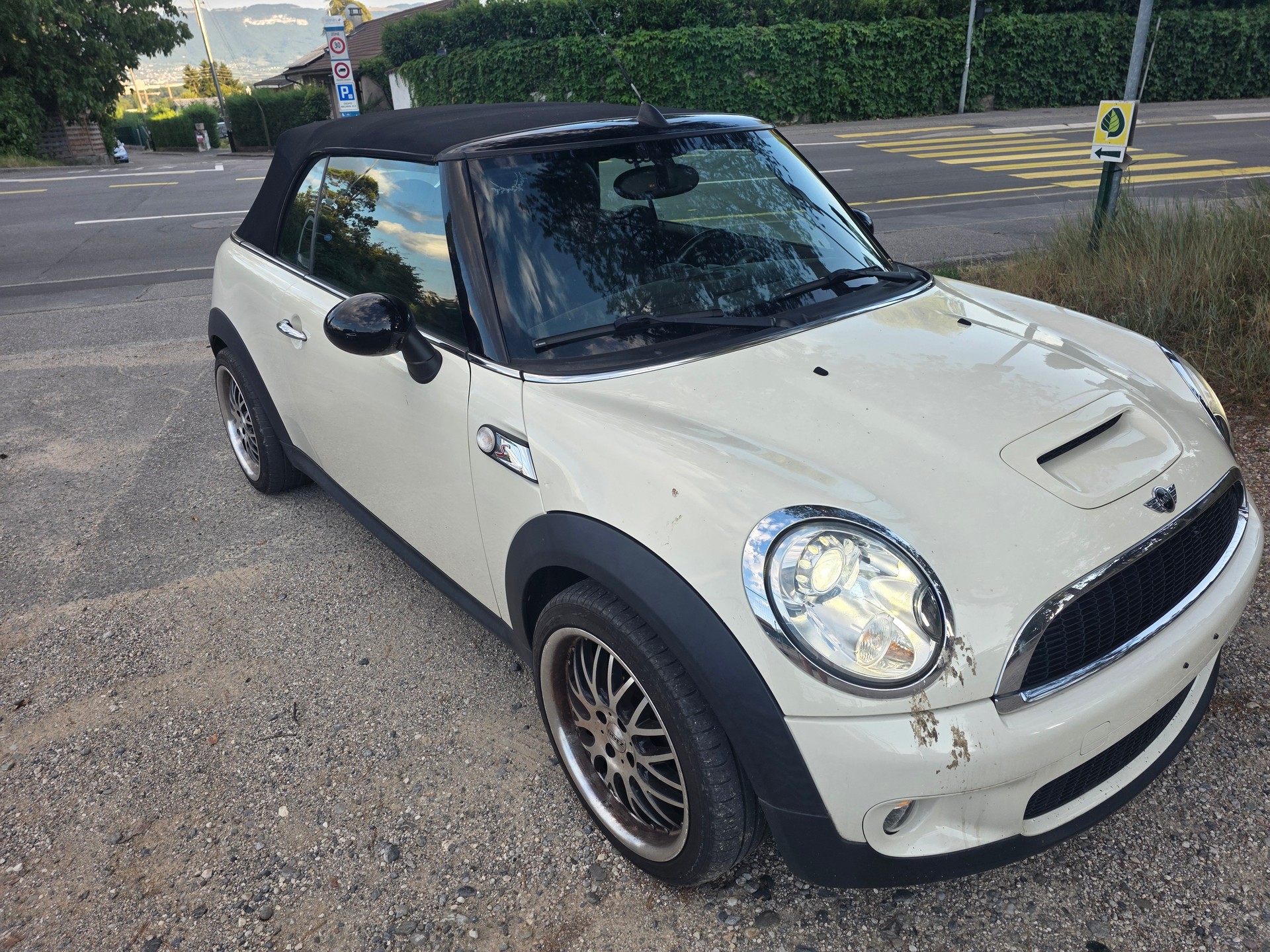 MINI Cooper S Cabriolet-image-2