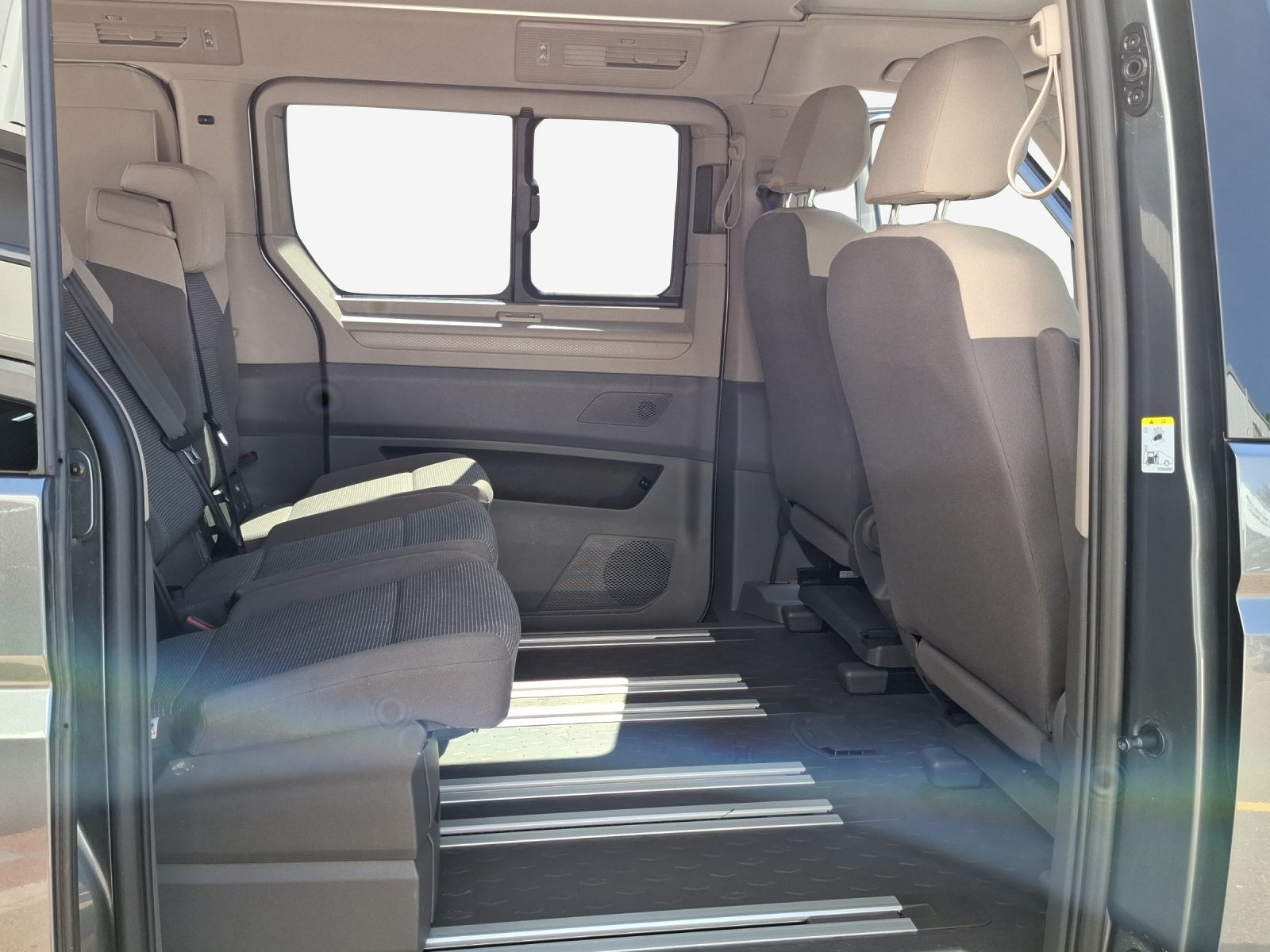 VW California 2.0 TSI Beach Tour-image-13