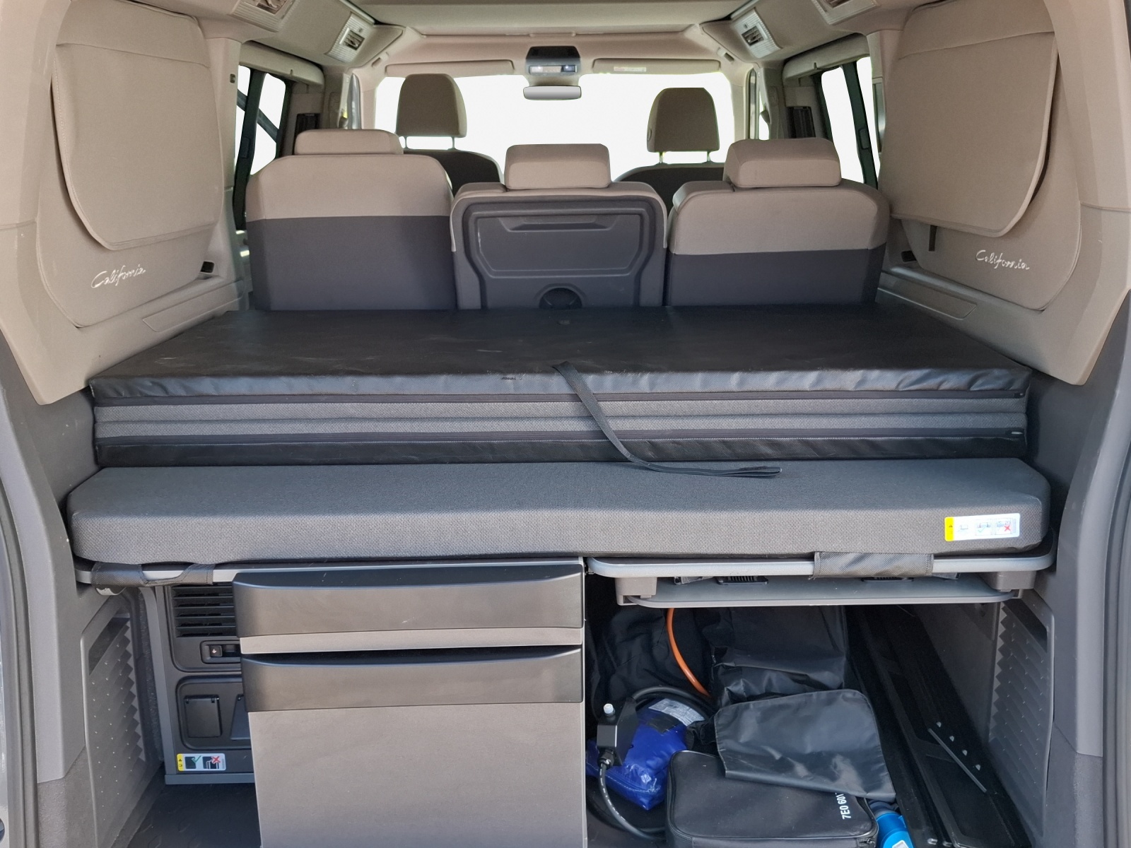 VW California 2.0 TSI Beach Tour-image-12