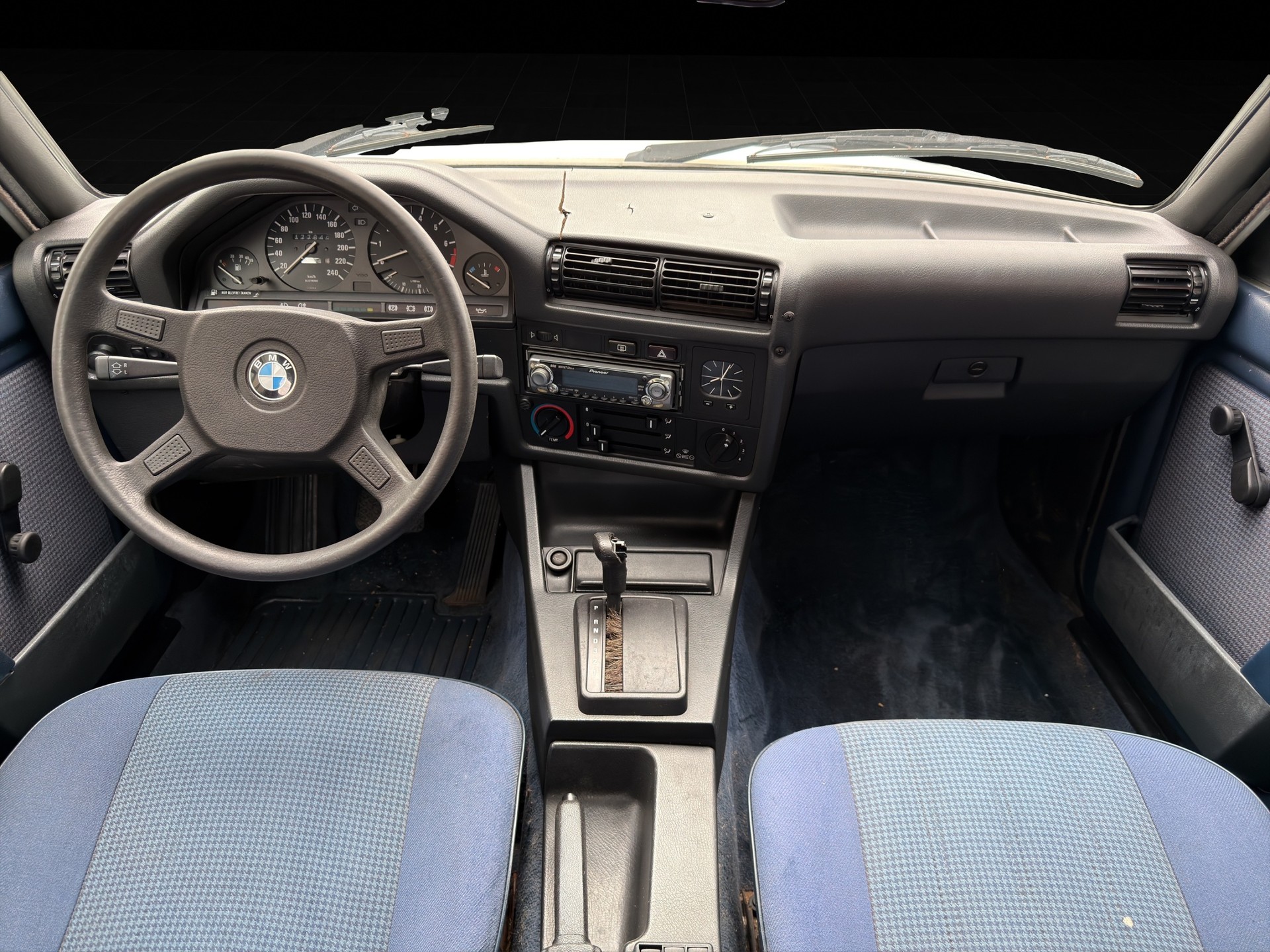 BMW 325iX A-image-11