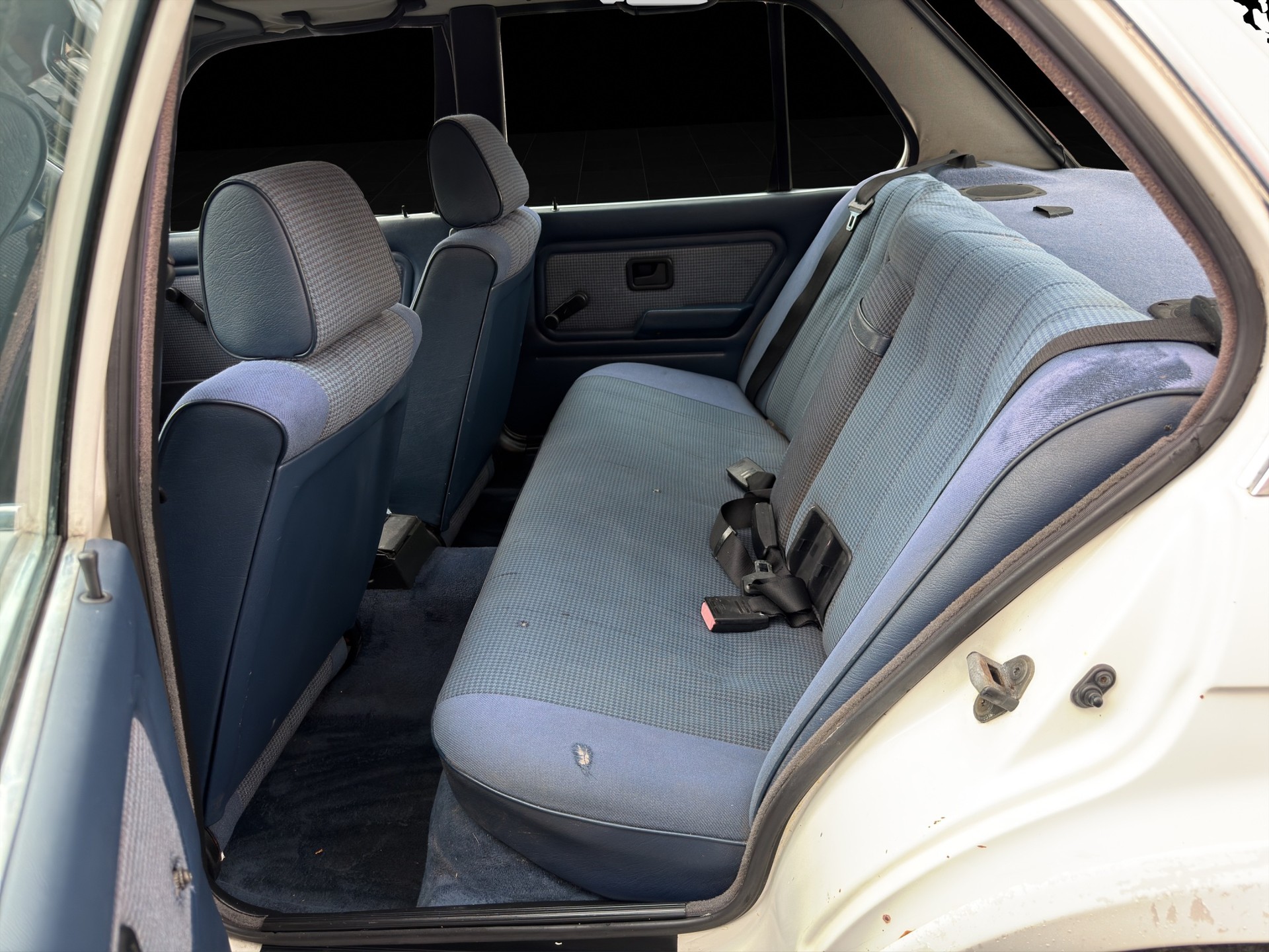BMW 325iX A-image-8