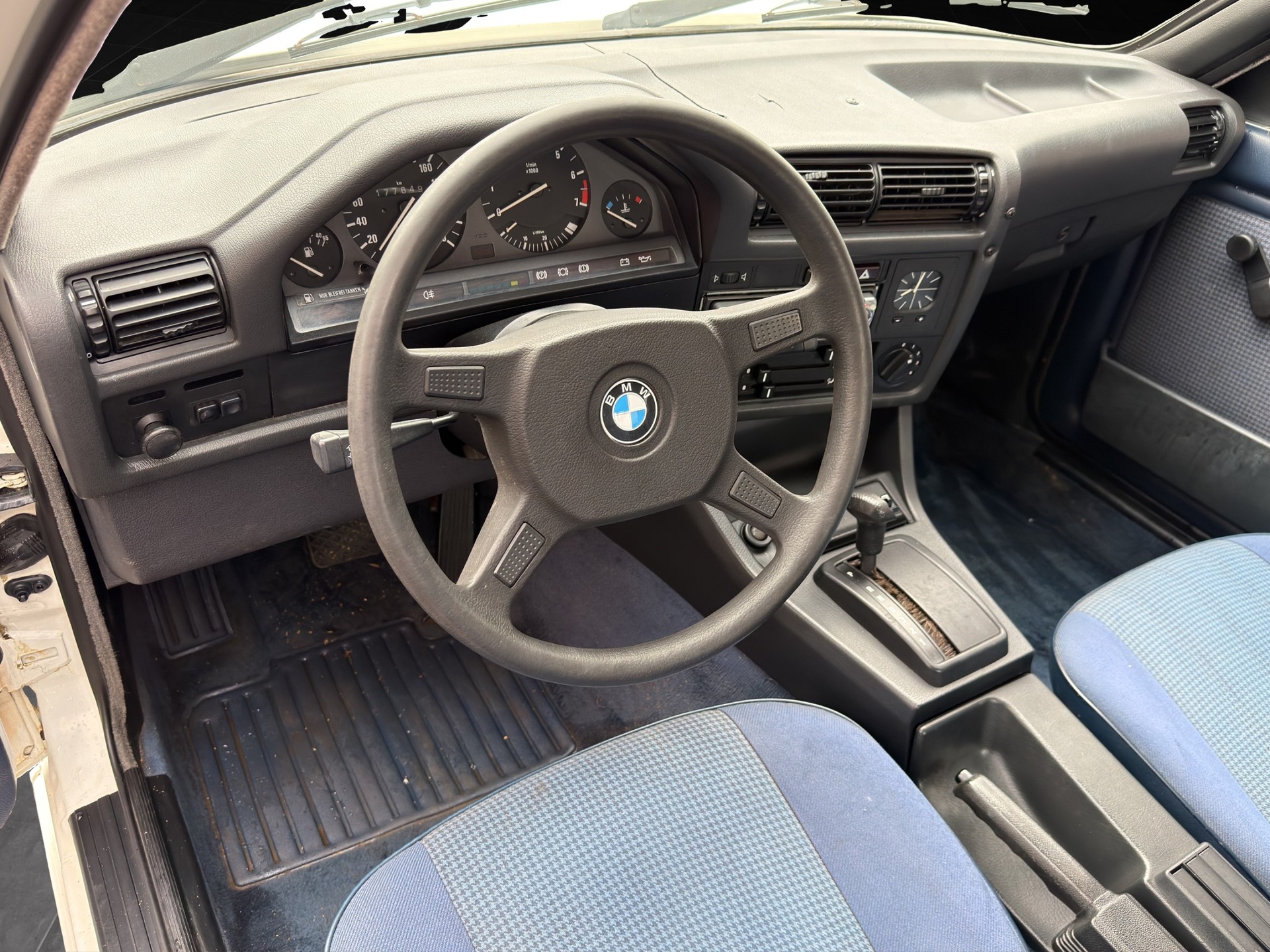 BMW 325iX A-image-6