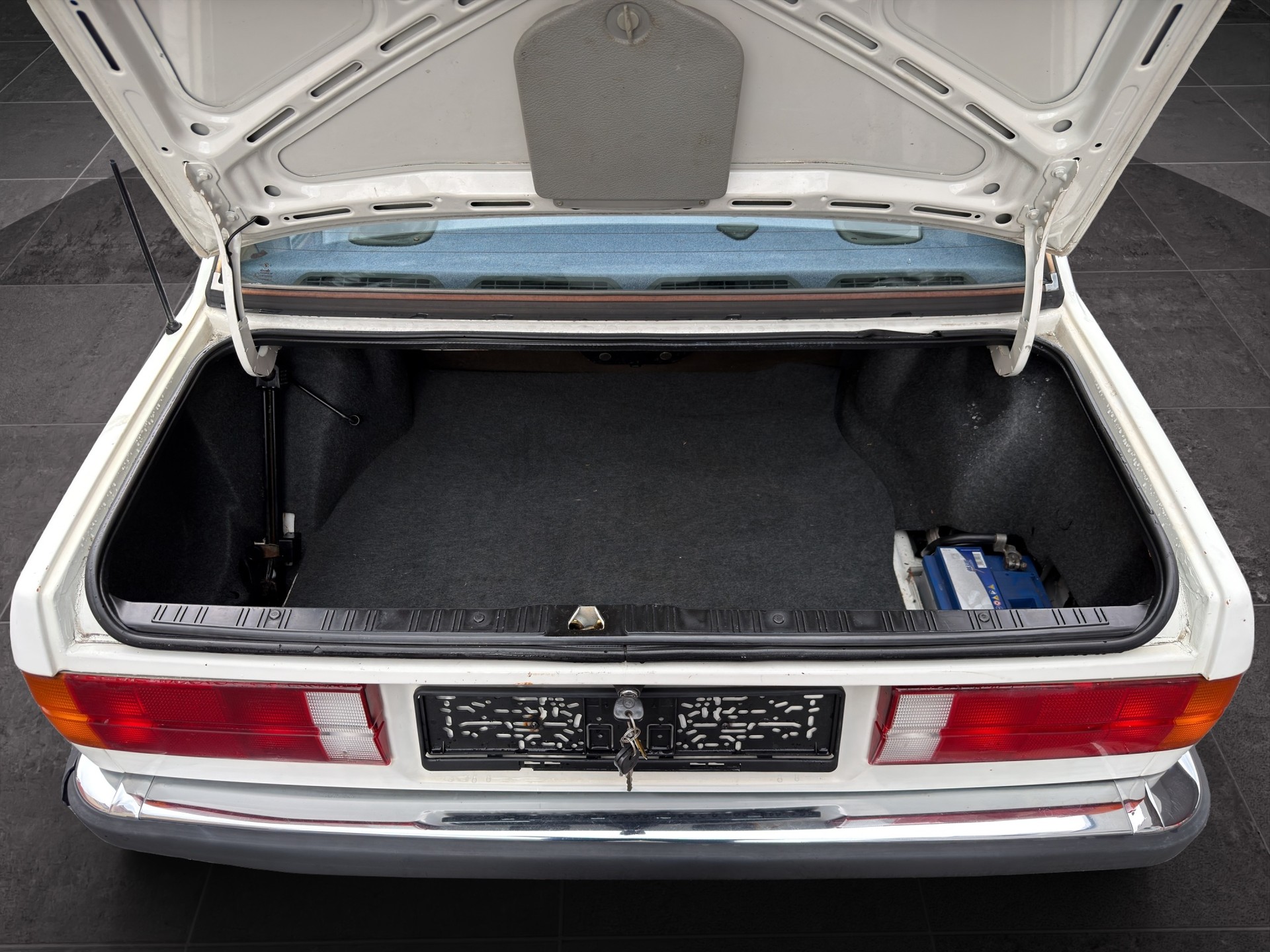 BMW 325iX A-image-9