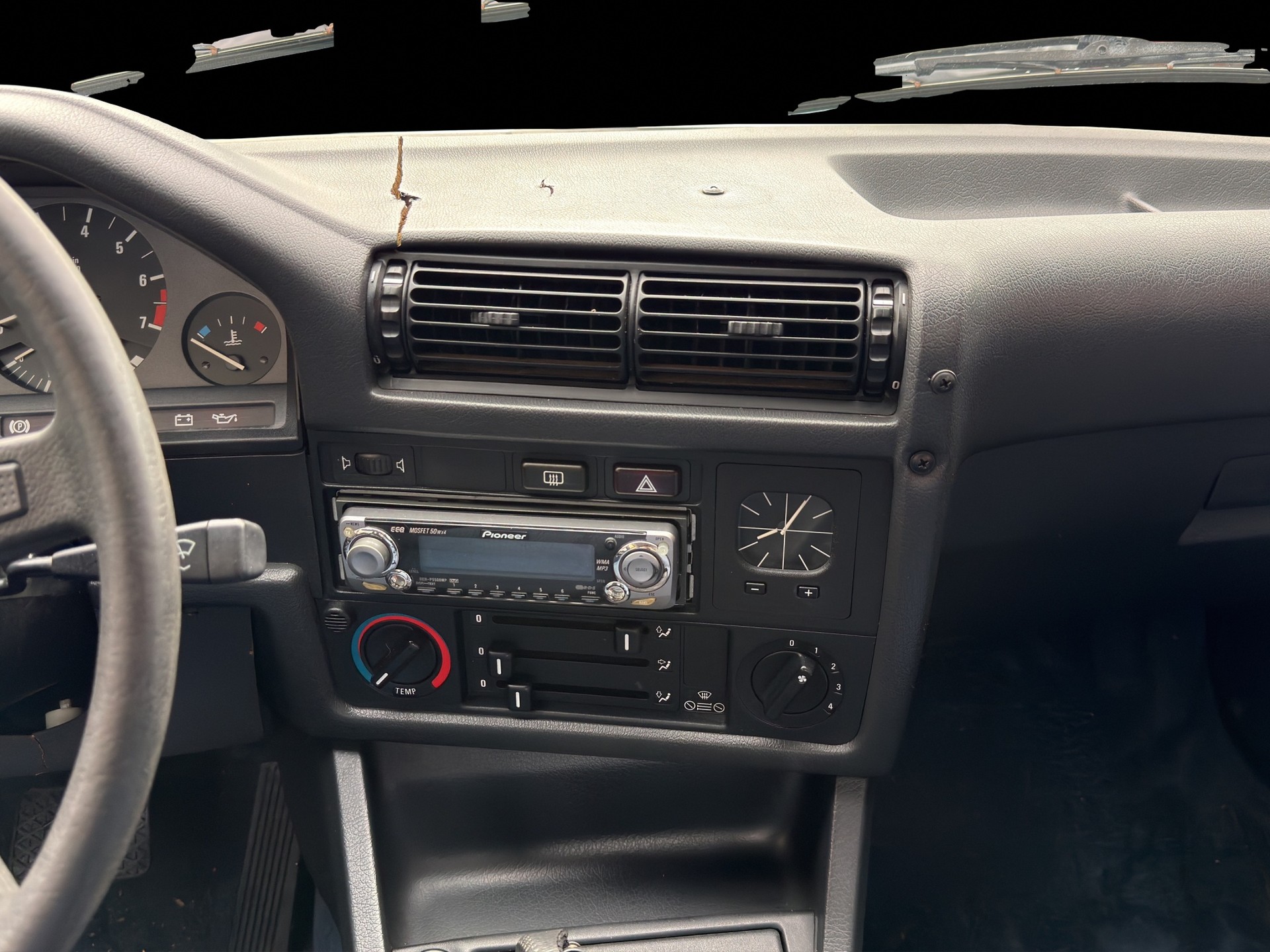 BMW 325iX A-image-12