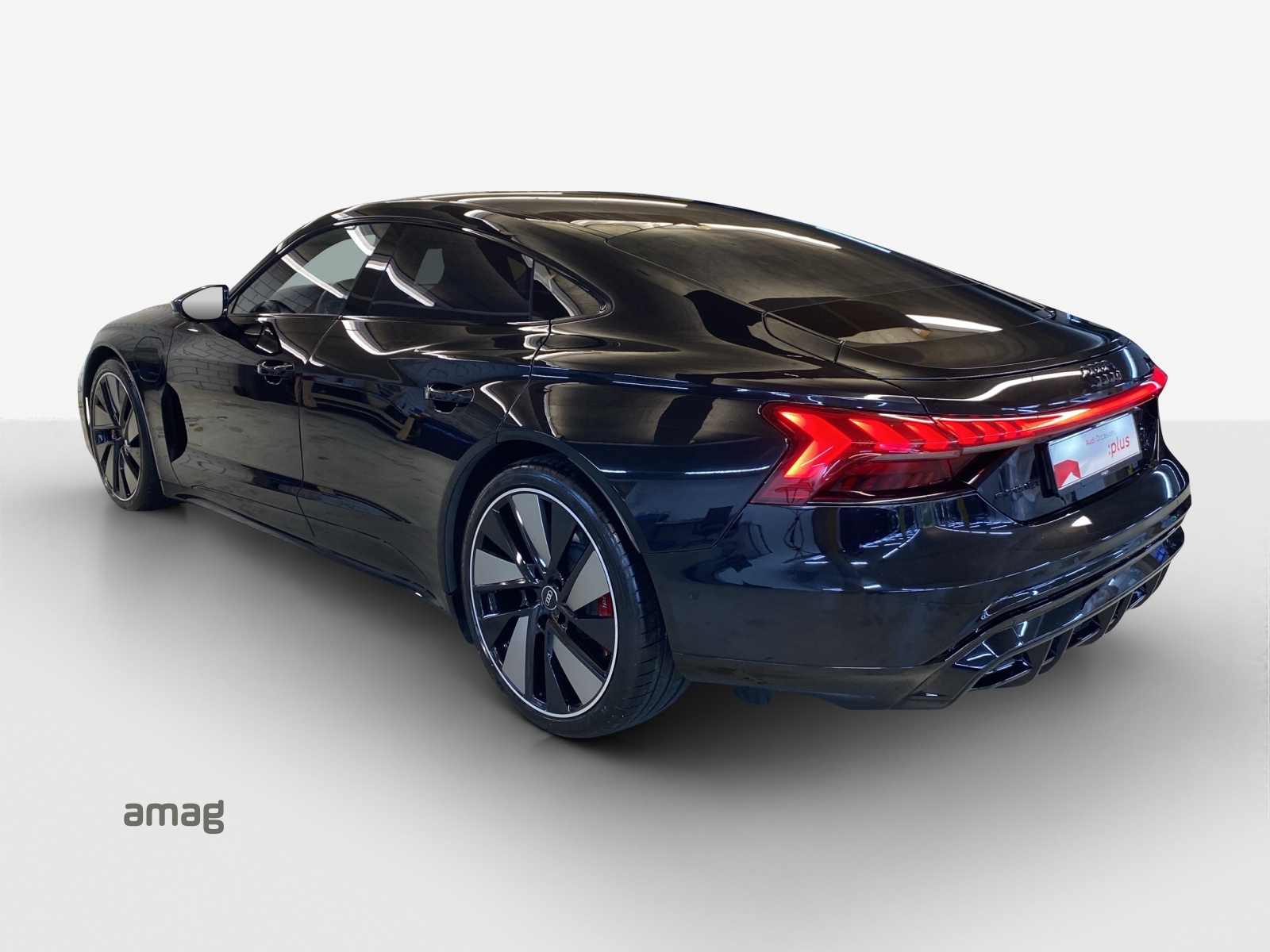 AUDI e-tron GT quattro-showroom-element-2
