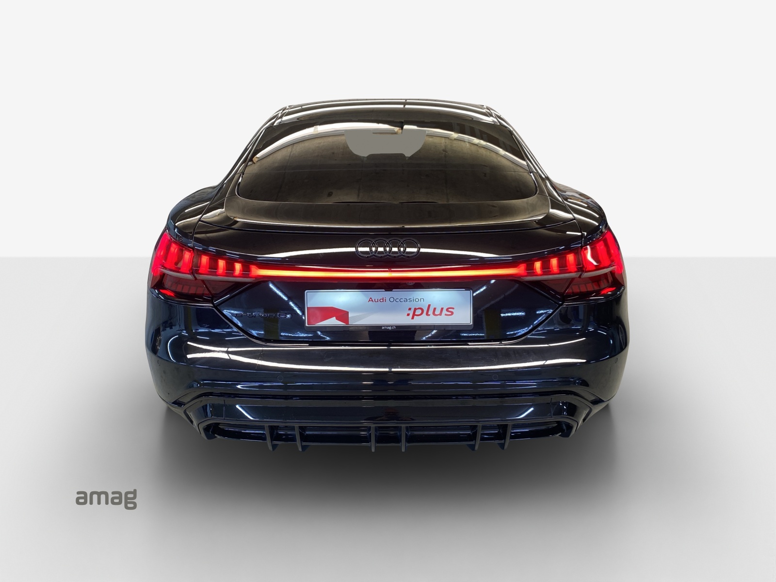 AUDI e-tron GT quattro-showroom-element-3