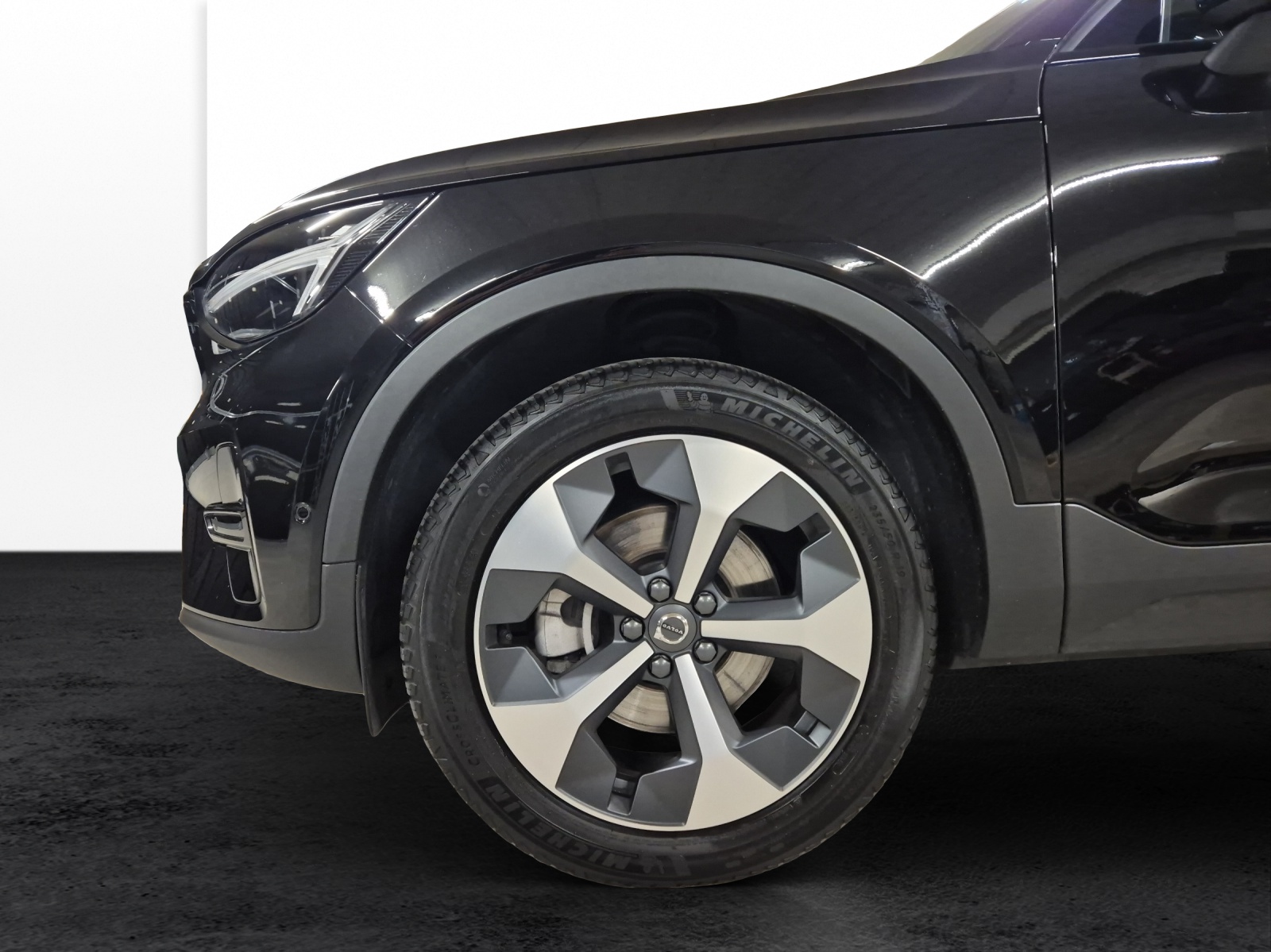 VOLVO XC40 2.0 B3 MH Plus Dark-image-19