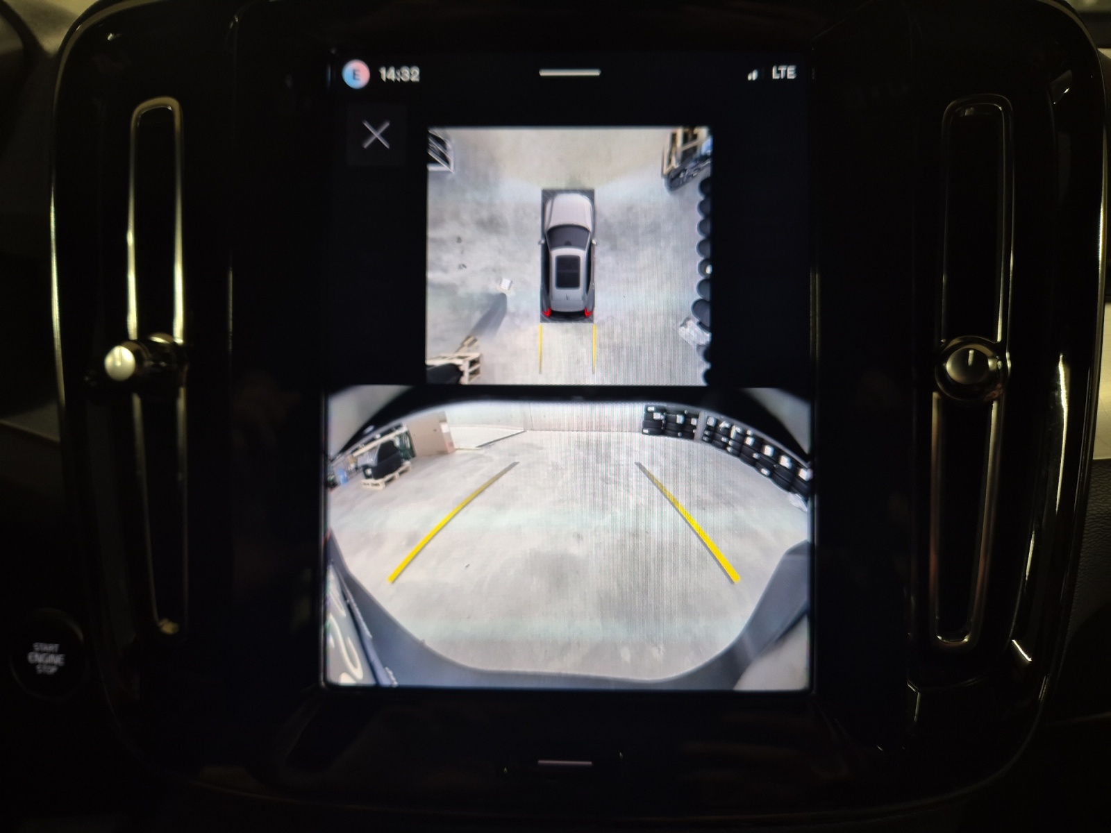 VOLVO XC40 2.0 B3 MH Plus Dark-image-11