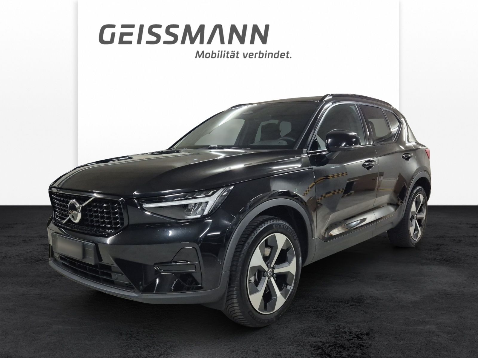 VOLVO XC40 2.0 B3 MH Plus Dark-image-0
