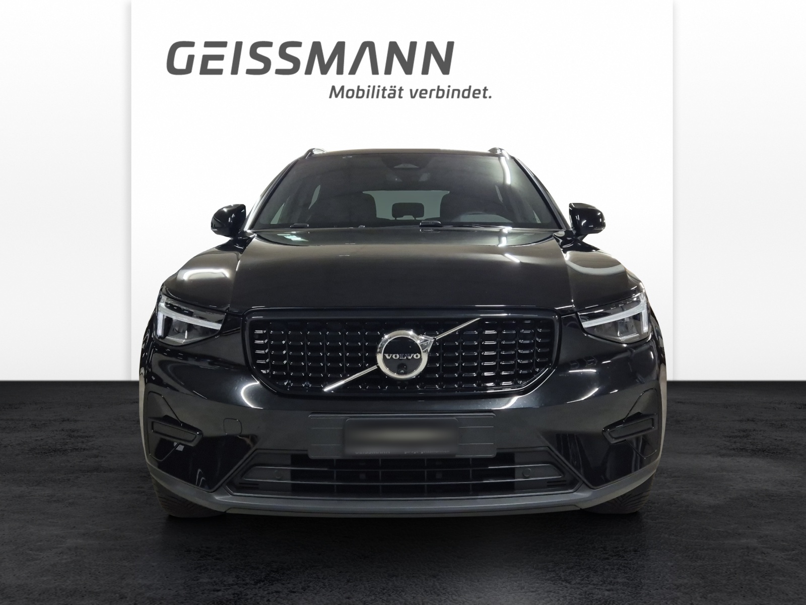 VOLVO XC40 2.0 B3 MH Plus Dark-image-4