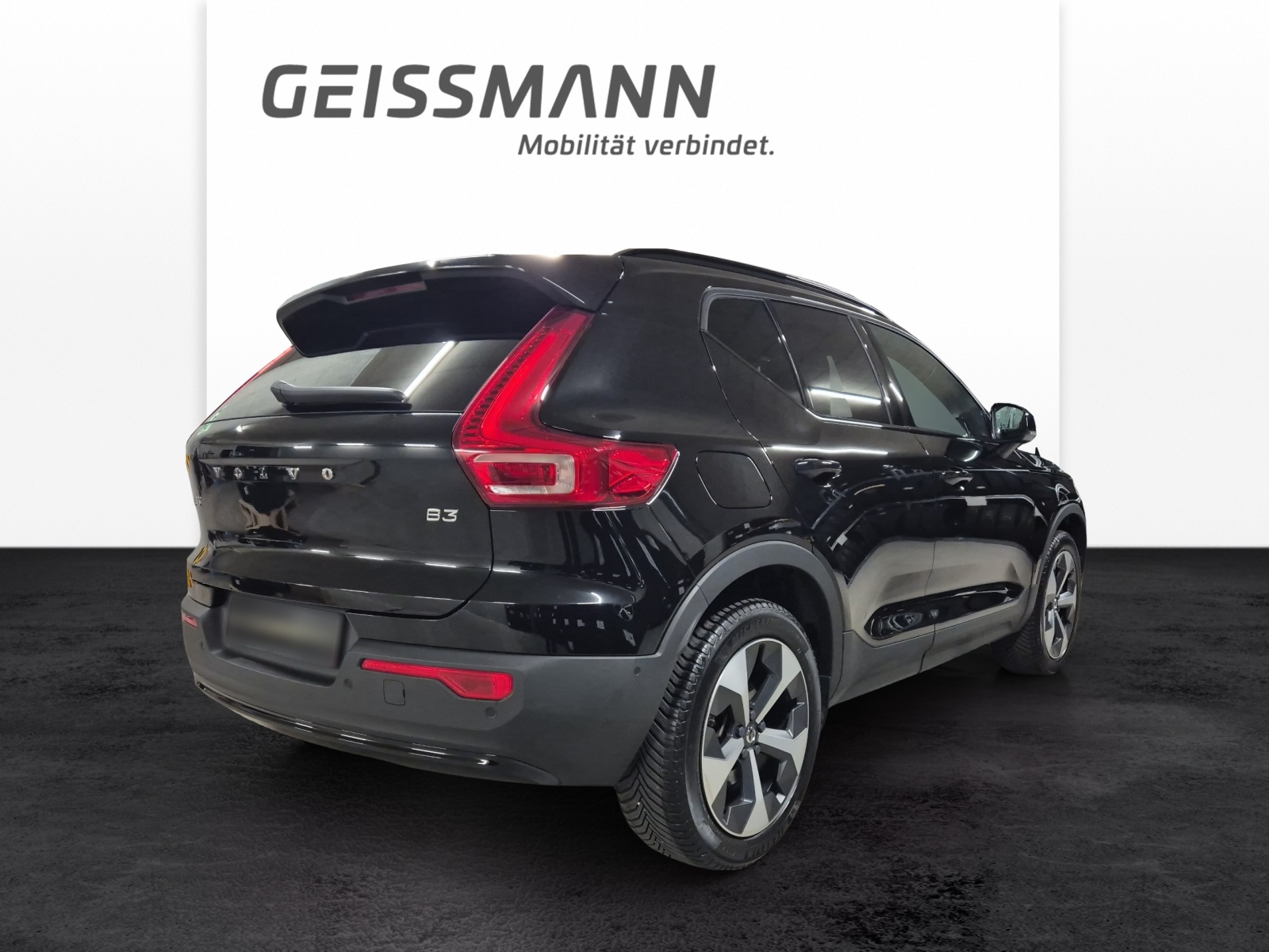 VOLVO XC40 2.0 B3 MH Plus Dark-image-6
