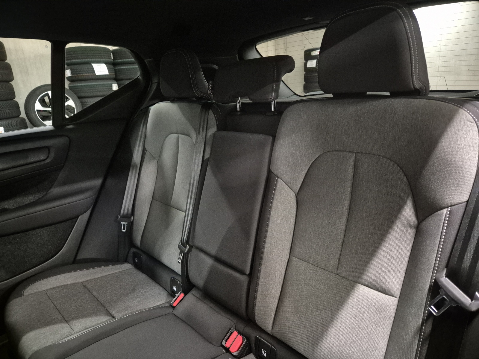 VOLVO XC40 2.0 B3 MH Plus Dark-image-15