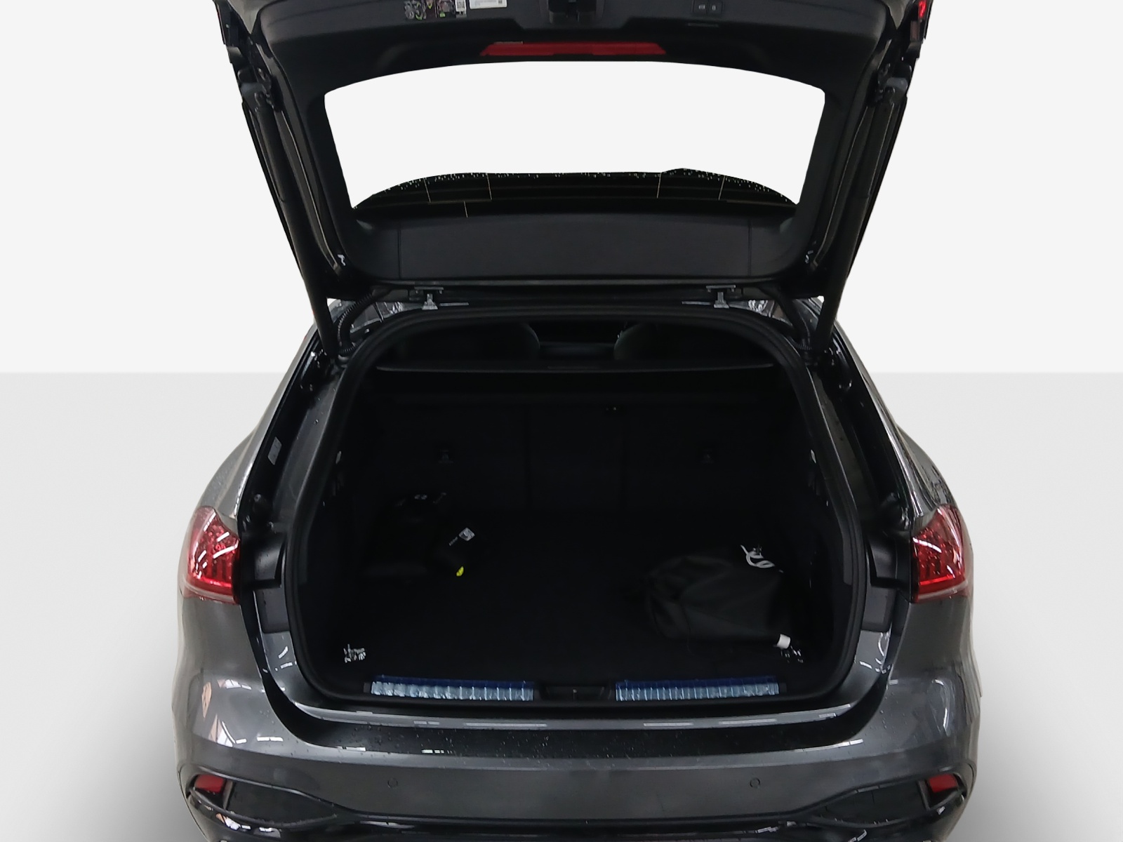 AUDI A5 Avant e-hybrid quattro Attraction 220 kW S tronic-image-12