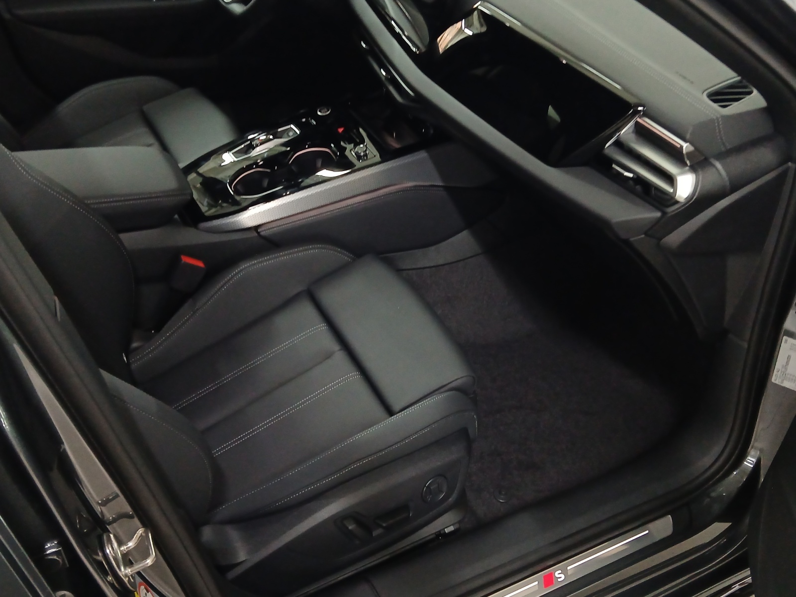 AUDI A5 Avant e-hybrid quattro Attraction 220 kW S tronic-image-13