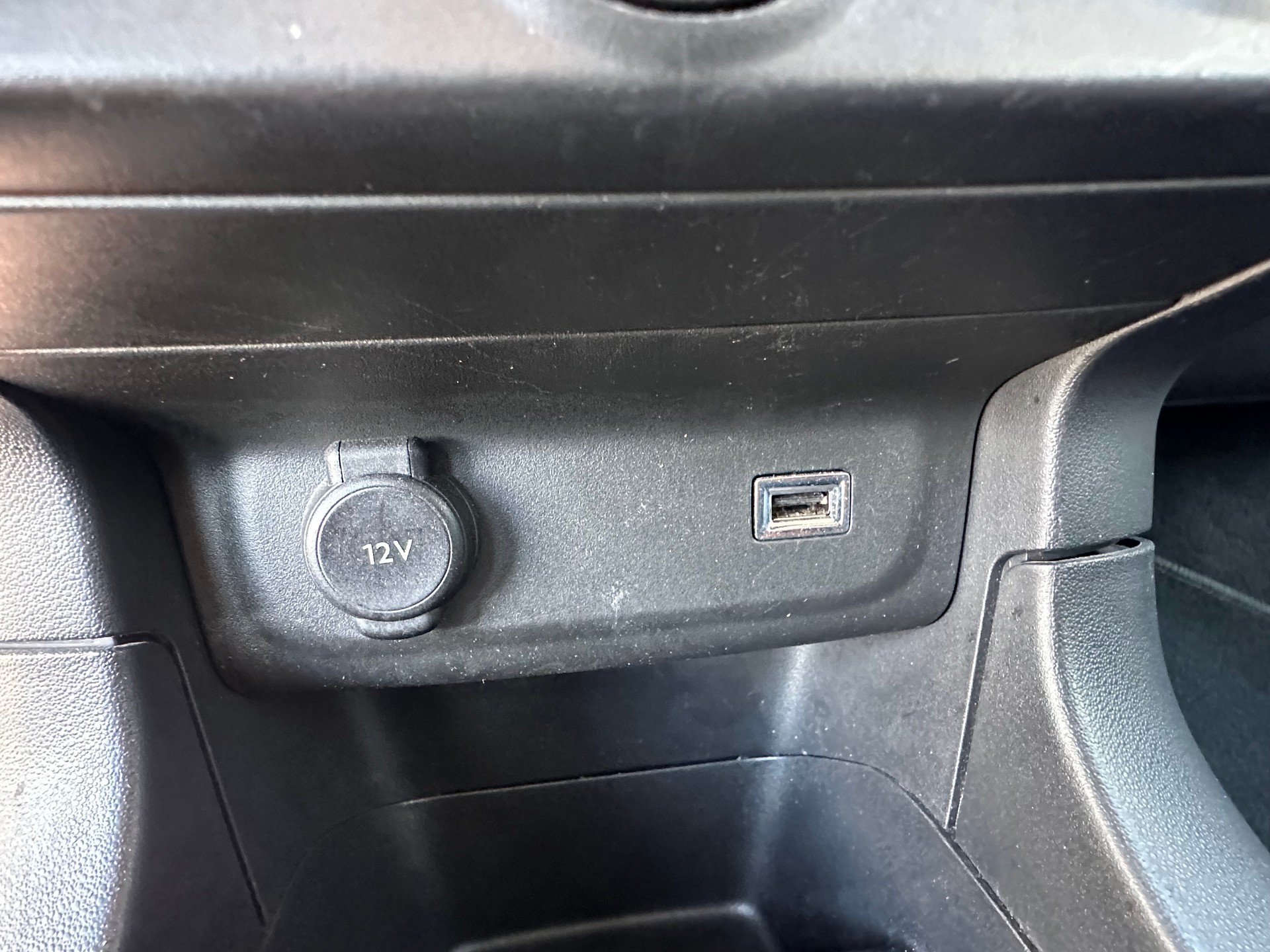 CITROEN C3 1.2i PureTech Feel-image-16