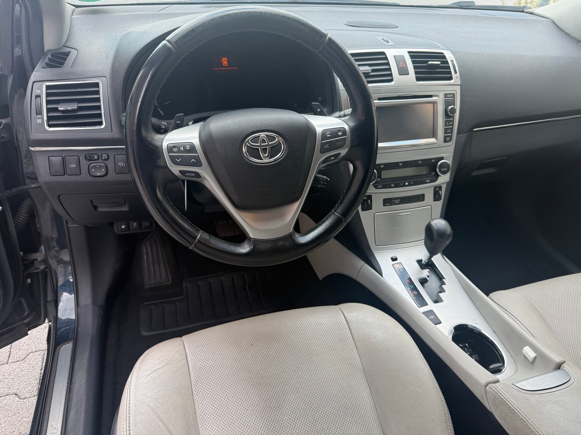 TOYOTA Avensis Sportswagon 2.2D-CAT Sol Premium A-image-6