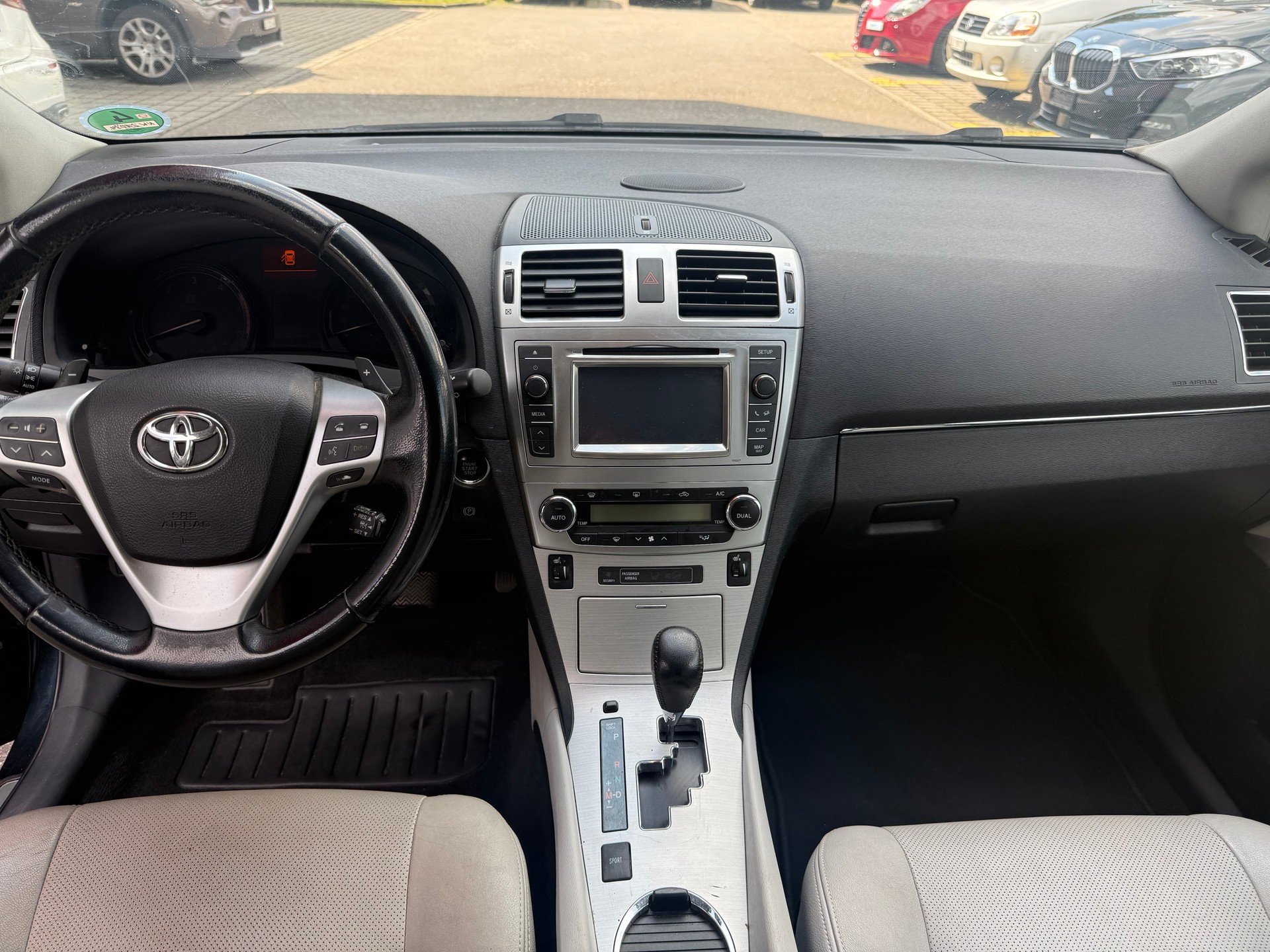 TOYOTA Avensis Sportswagon 2.2D-CAT Sol Premium A-image-14