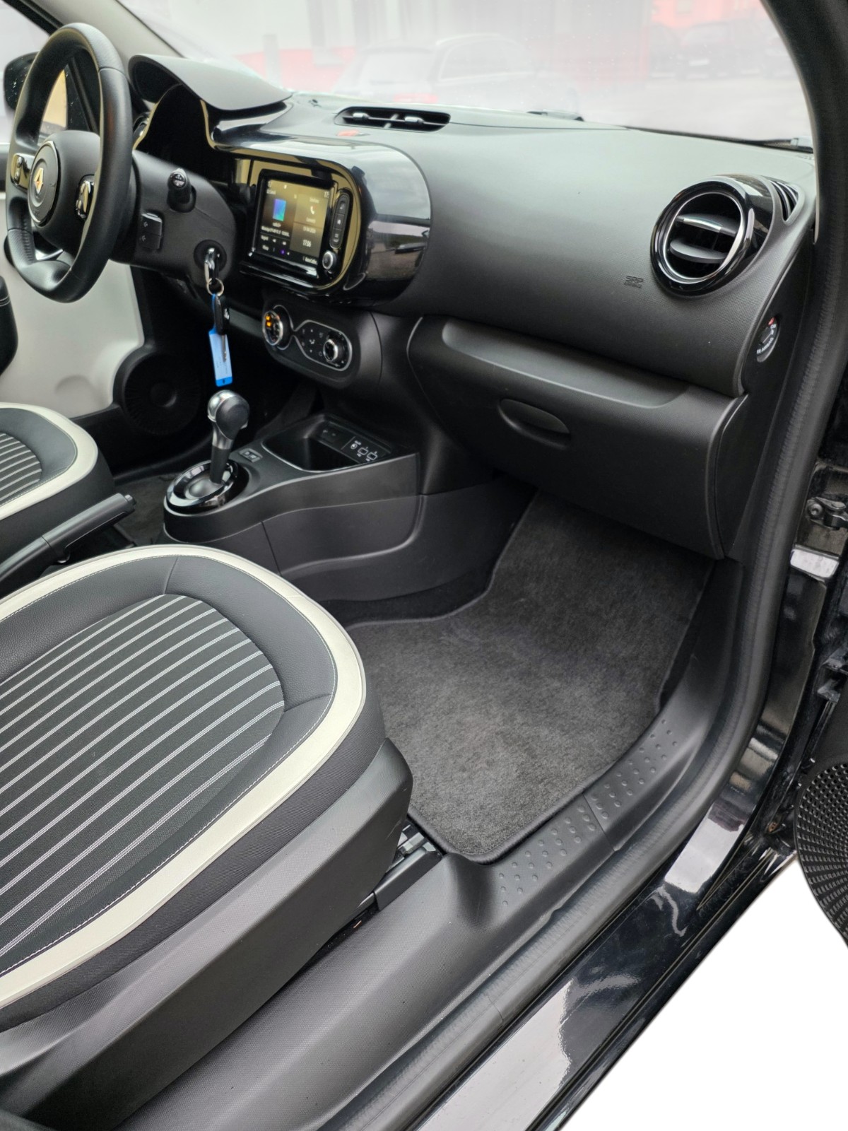RENAULT Twingo TCe 95 Intens EDC-image-12