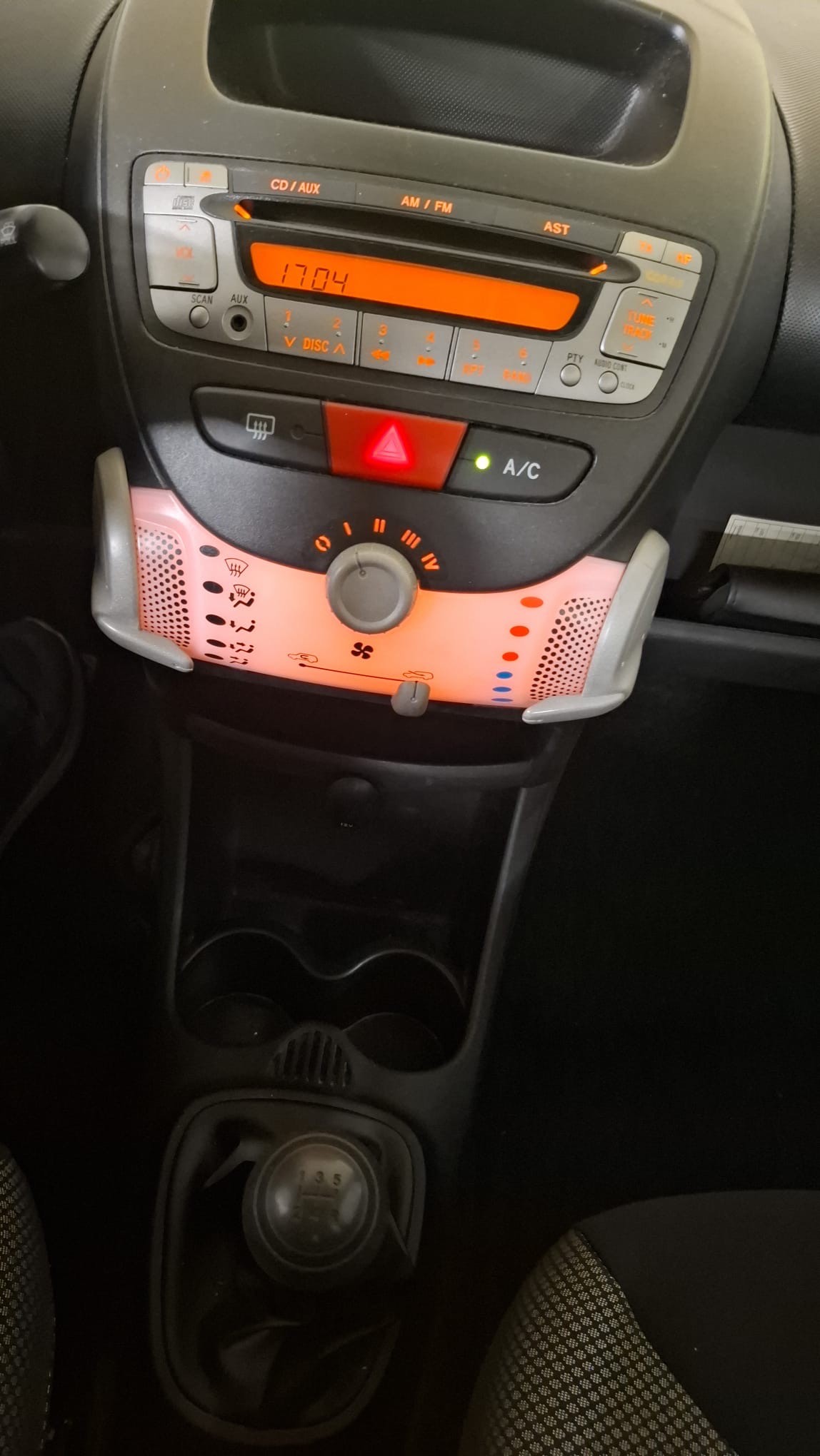 TOYOTA Aygo 1.0 VVT-i Terra-image-9