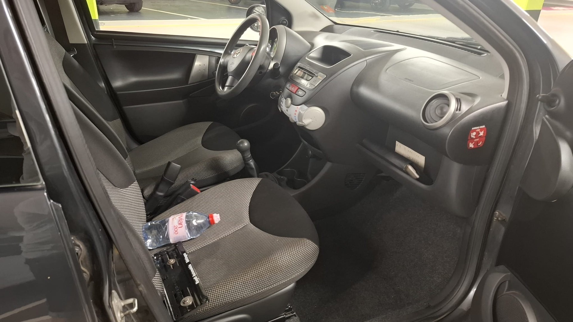 TOYOTA Aygo 1.0 VVT-i Terra-image-8