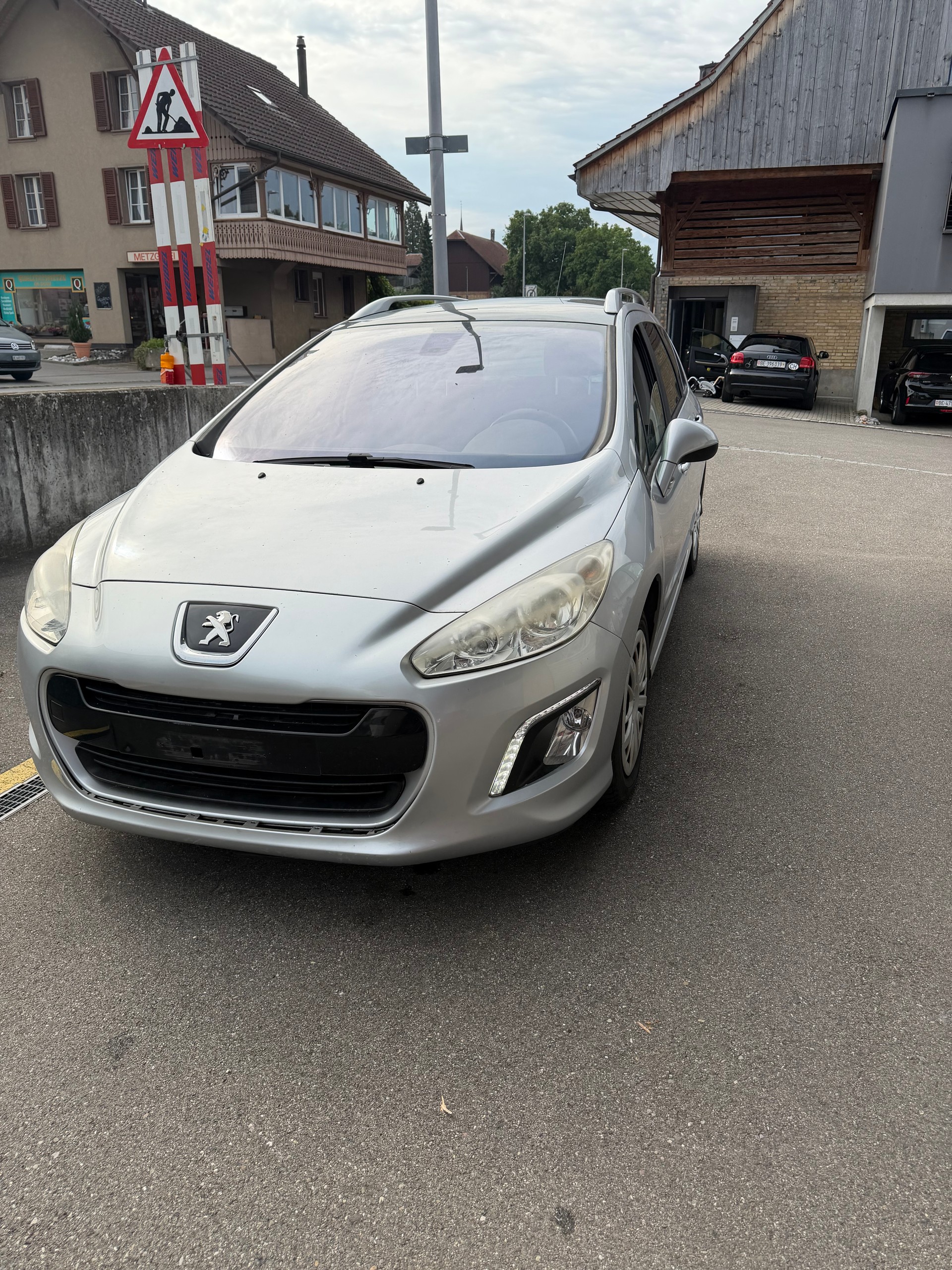 PEUGEOT 308-image-1