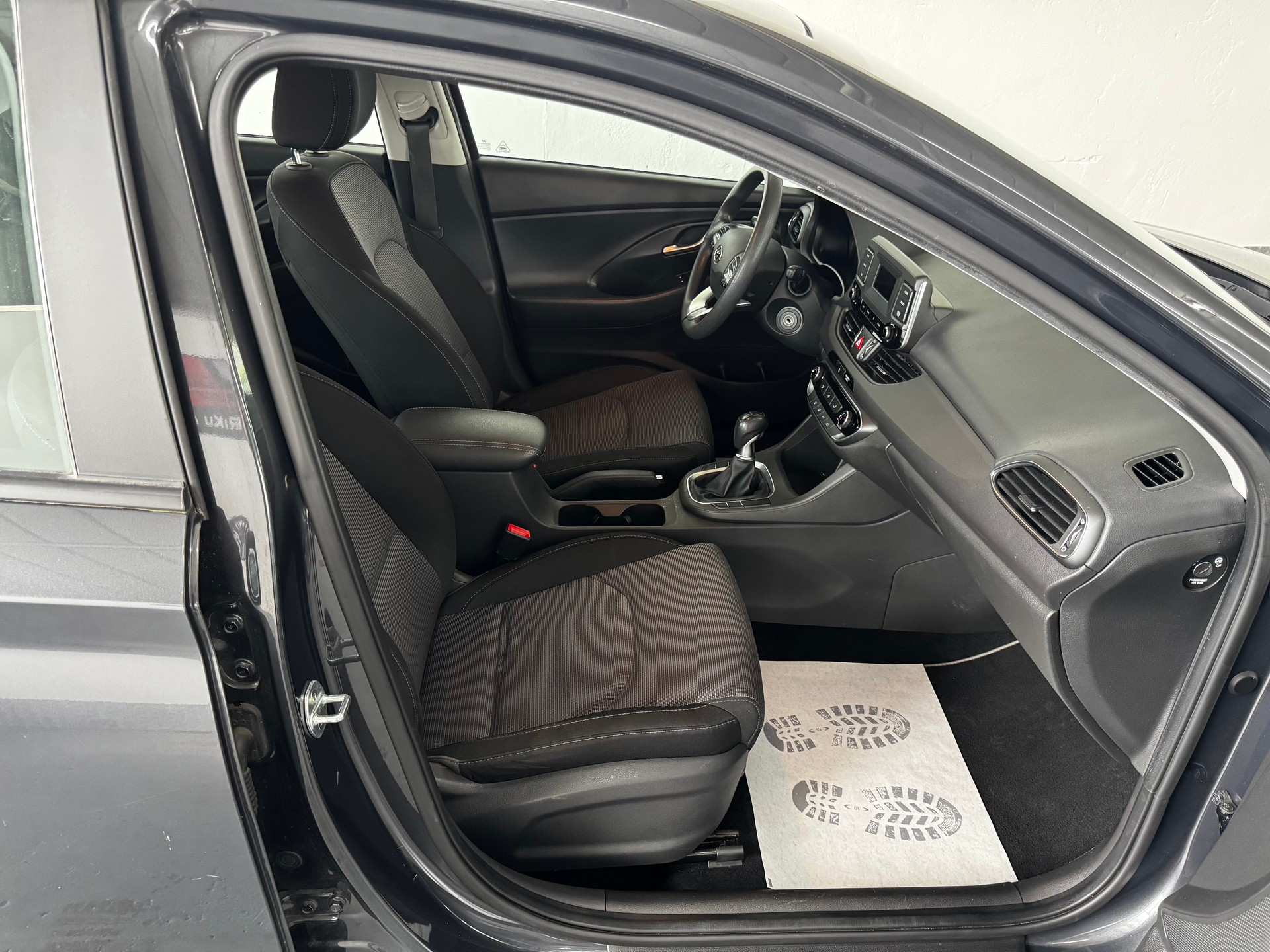 HYUNDAI i30-image-17