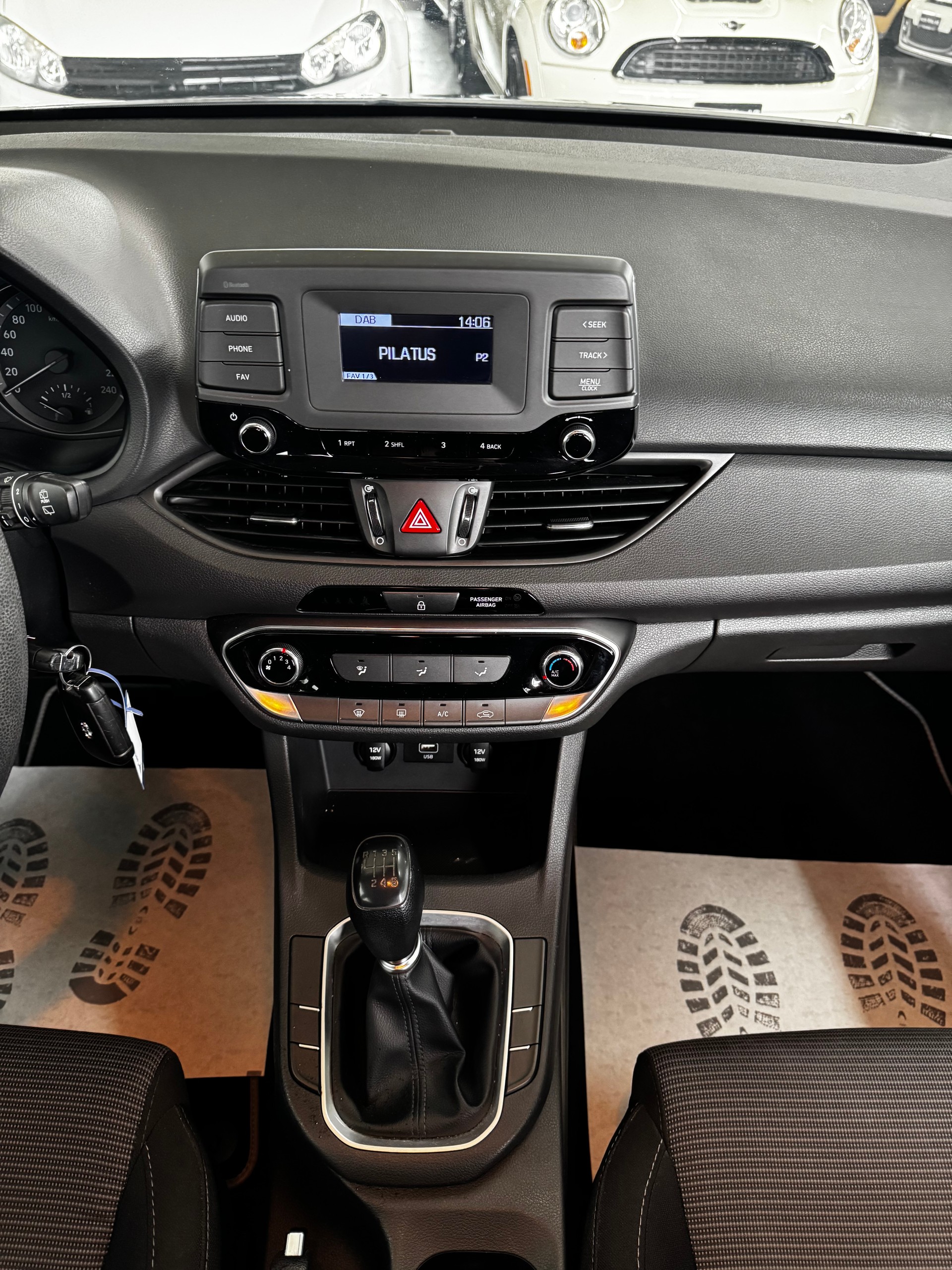 HYUNDAI i30-image-14