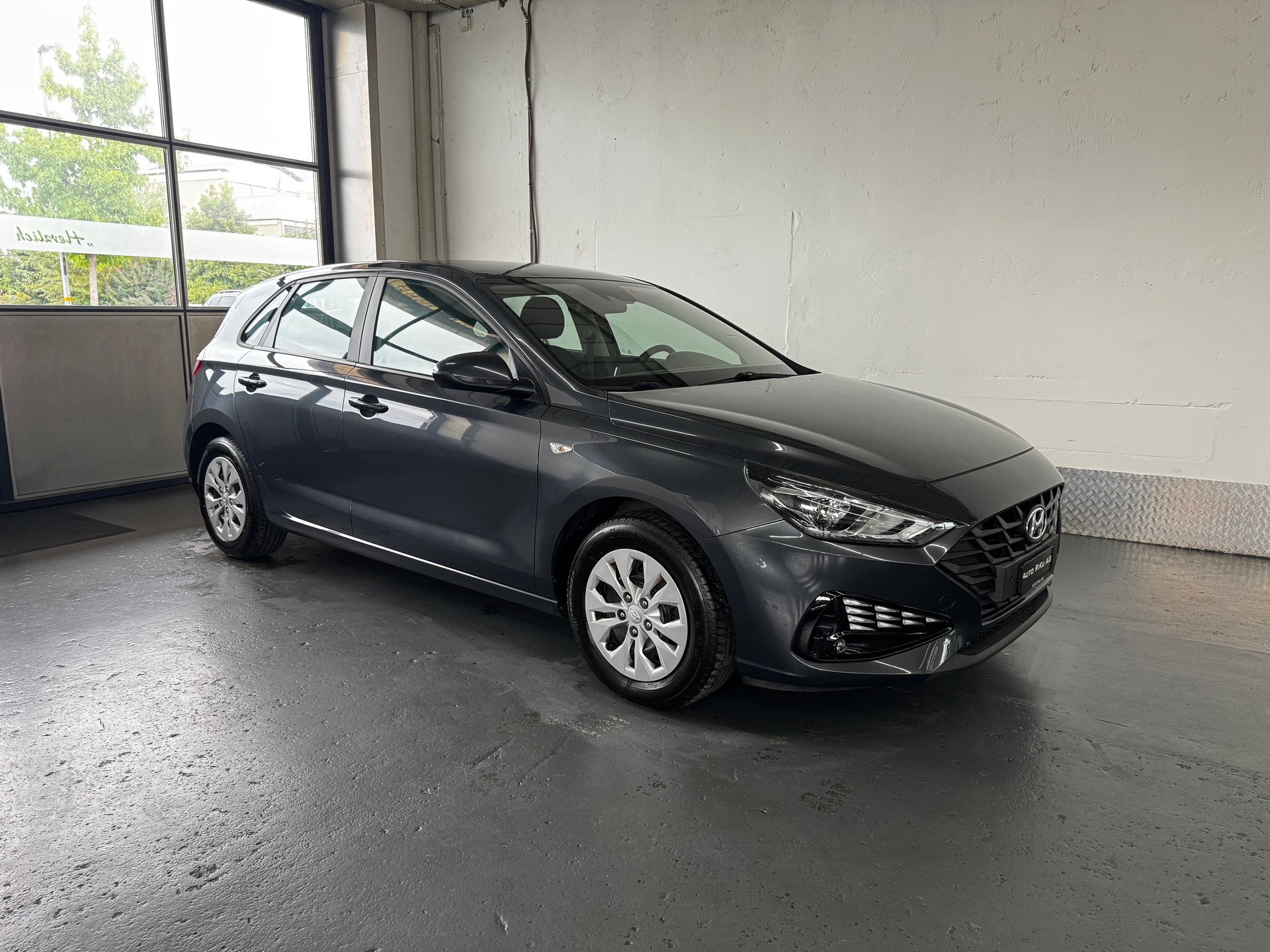 HYUNDAI i30-image-1