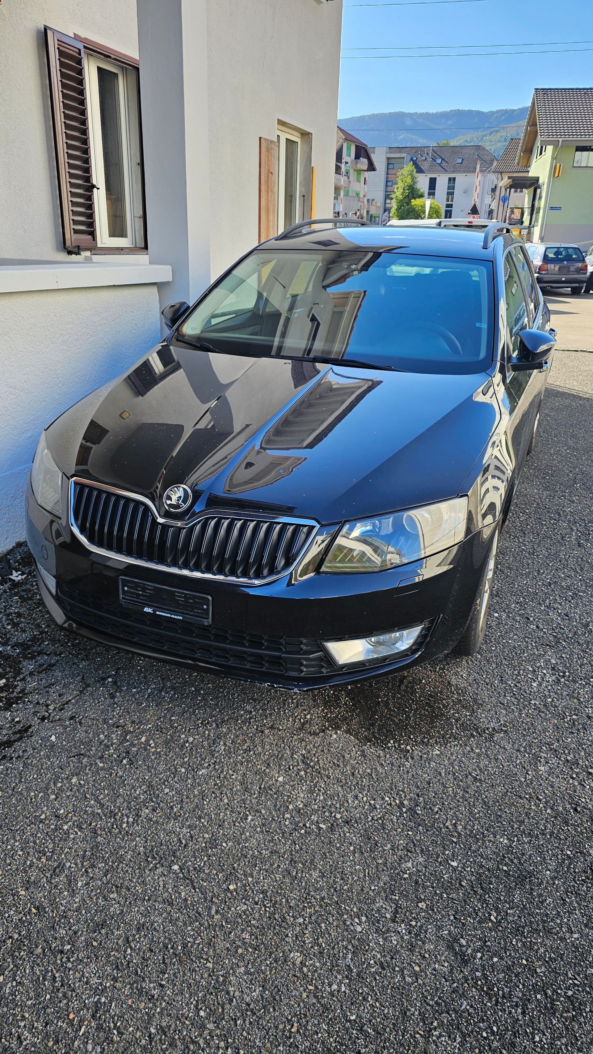 SKODA Octavia Combi 2.0 TDI Ambition DSG-image-1