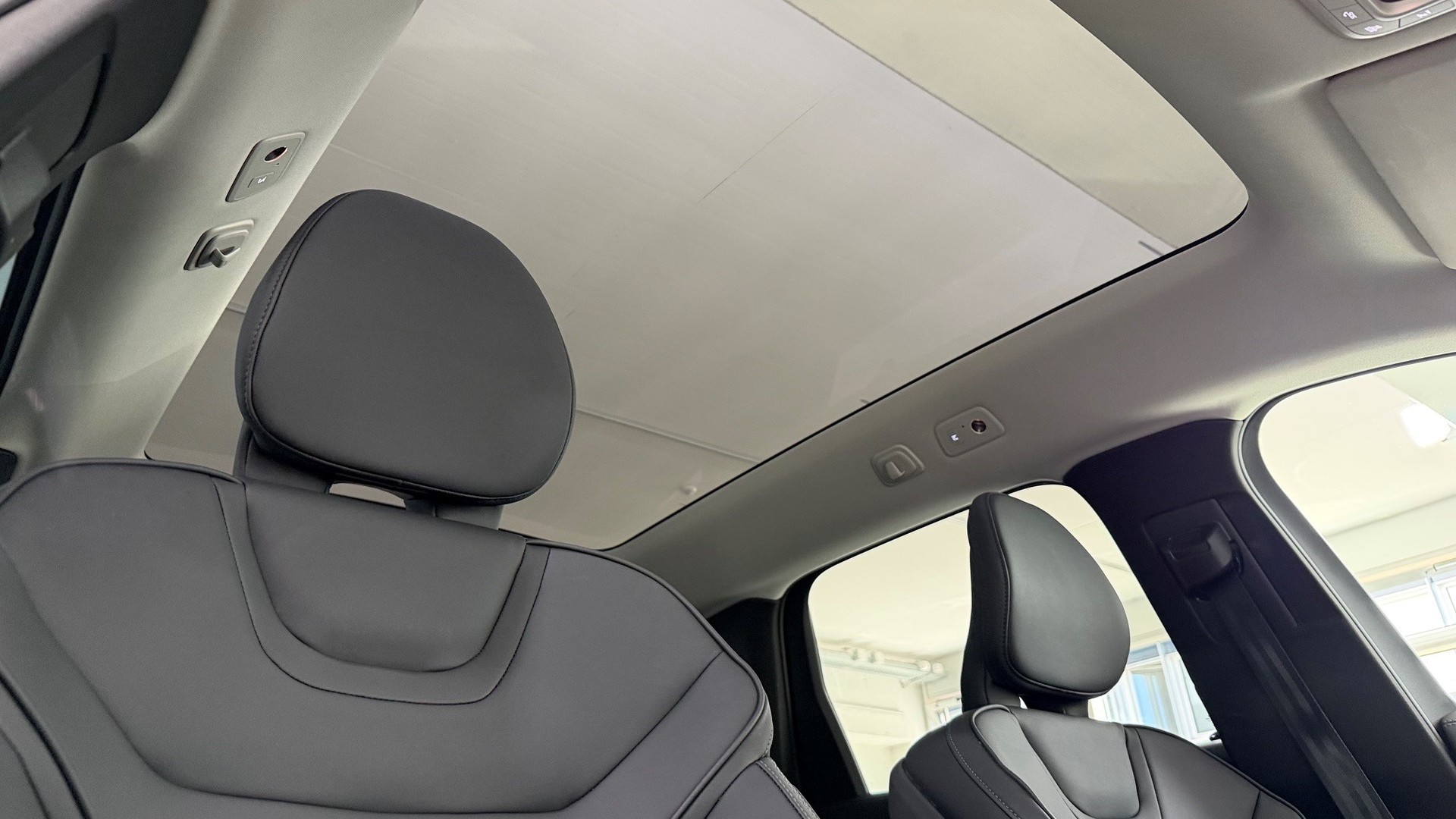VOLVO EX 90 Twin Ultra AWD-image-14