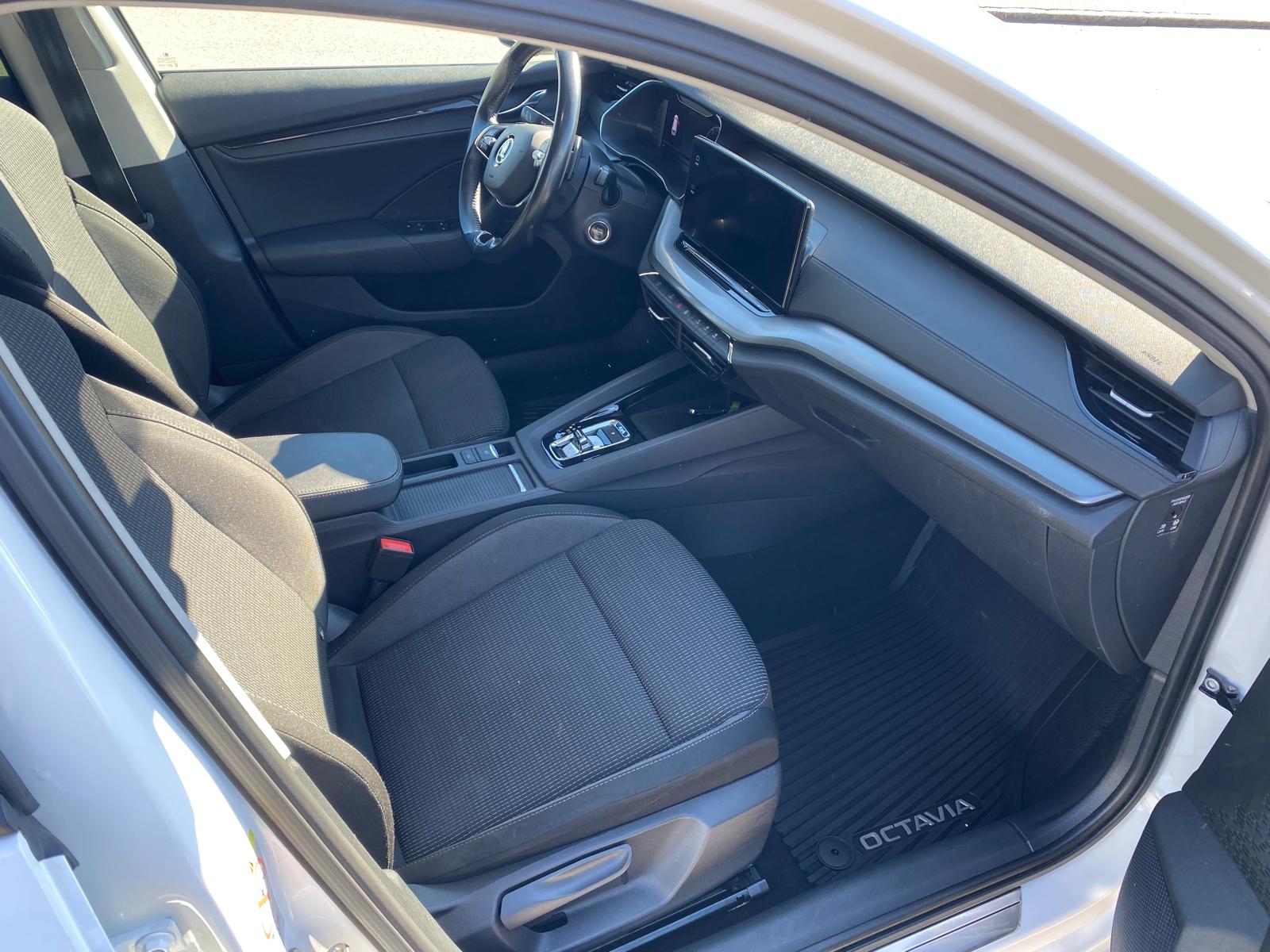 SKODA Octavia Combi 2.0 TDI DSG Ambition 4x4-image-9