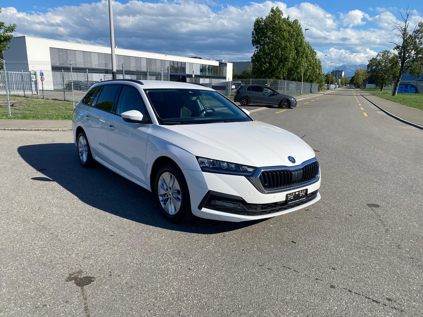 SKODA Octavia Combi 2.0 TDI DSG Ambition 4x4-image-0