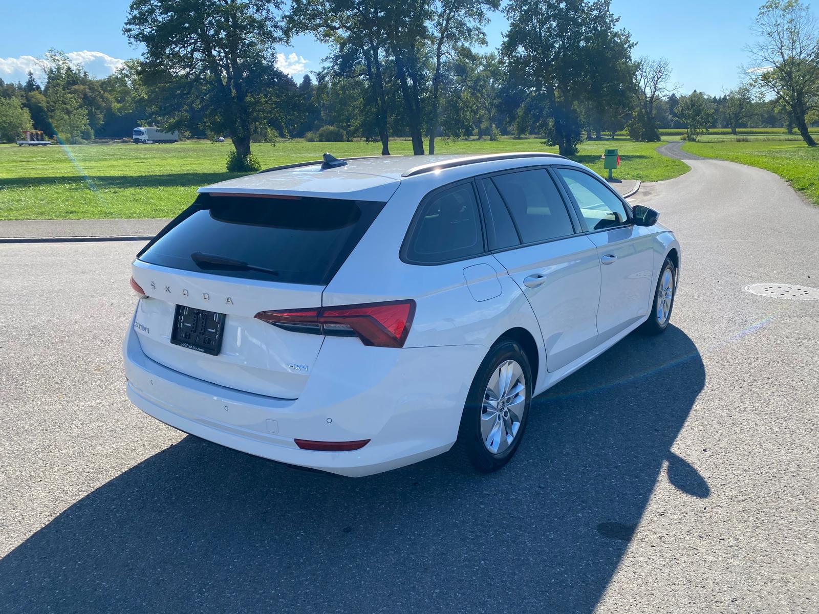 SKODA Octavia Combi 2.0 TDI DSG Ambition 4x4-image-2