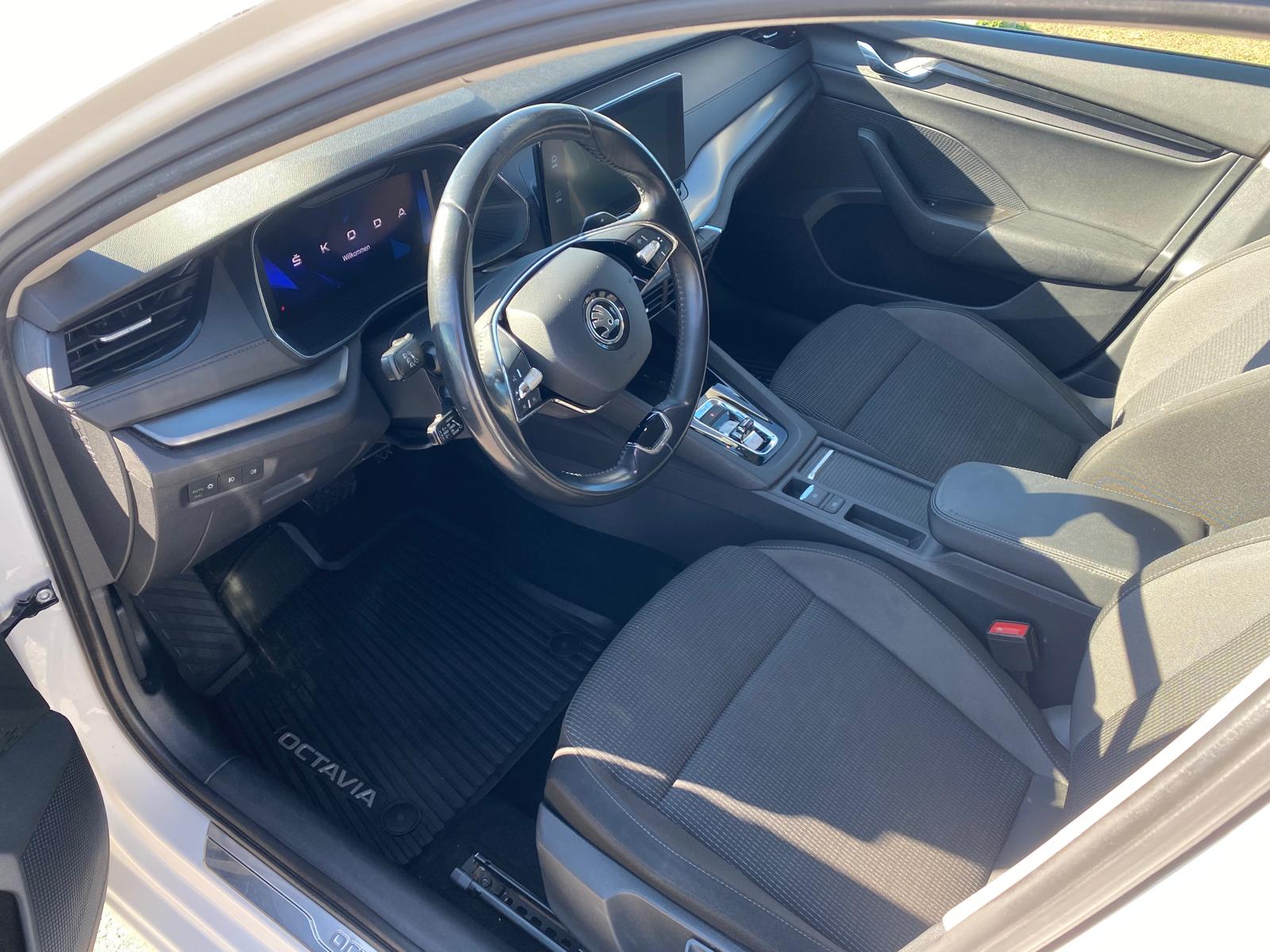 SKODA Octavia Combi 2.0 TDI DSG Ambition 4x4-image-8