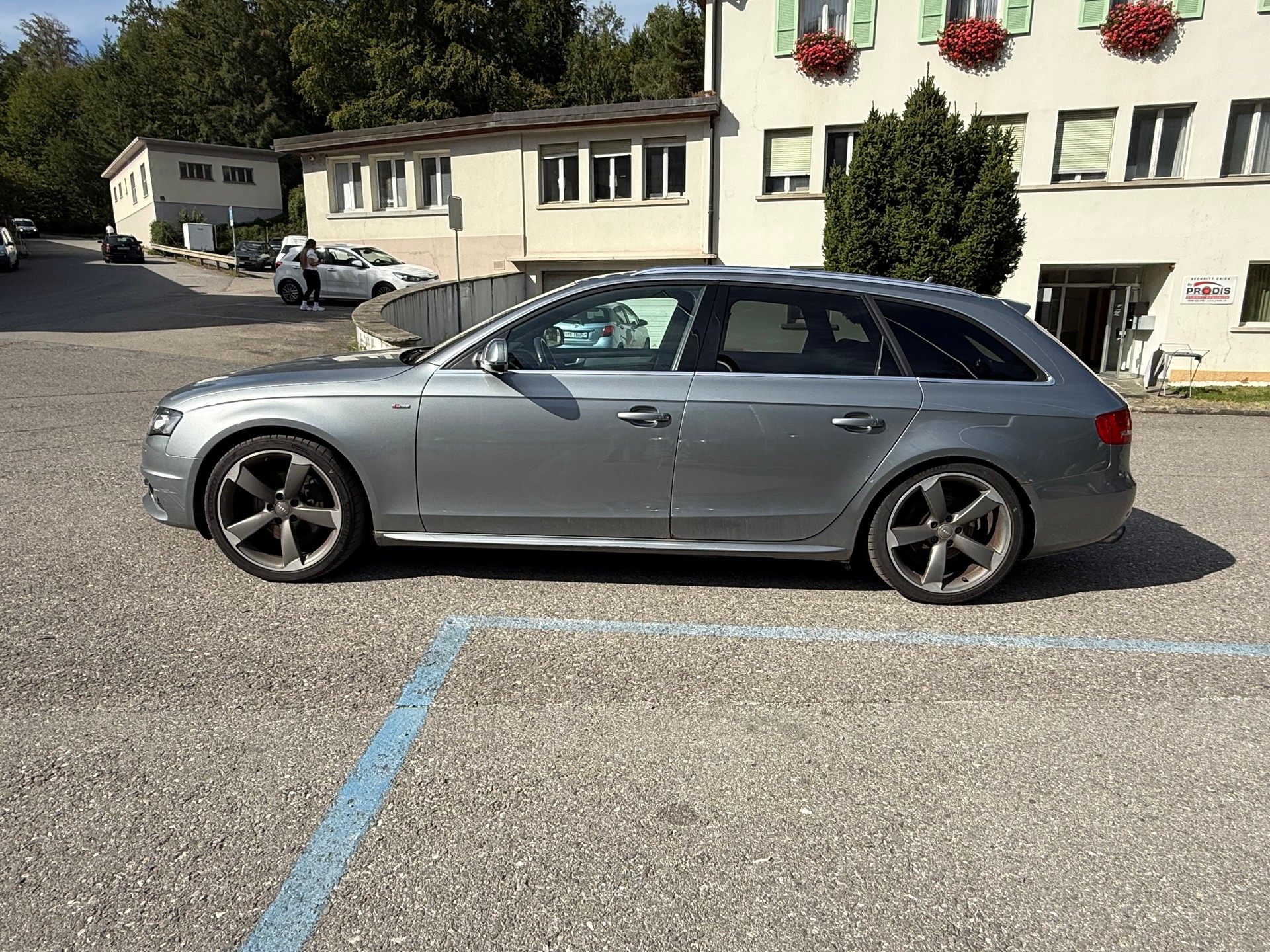 AUDI A4 Avant 2.0 TFSI quattro S-tronic-image-2