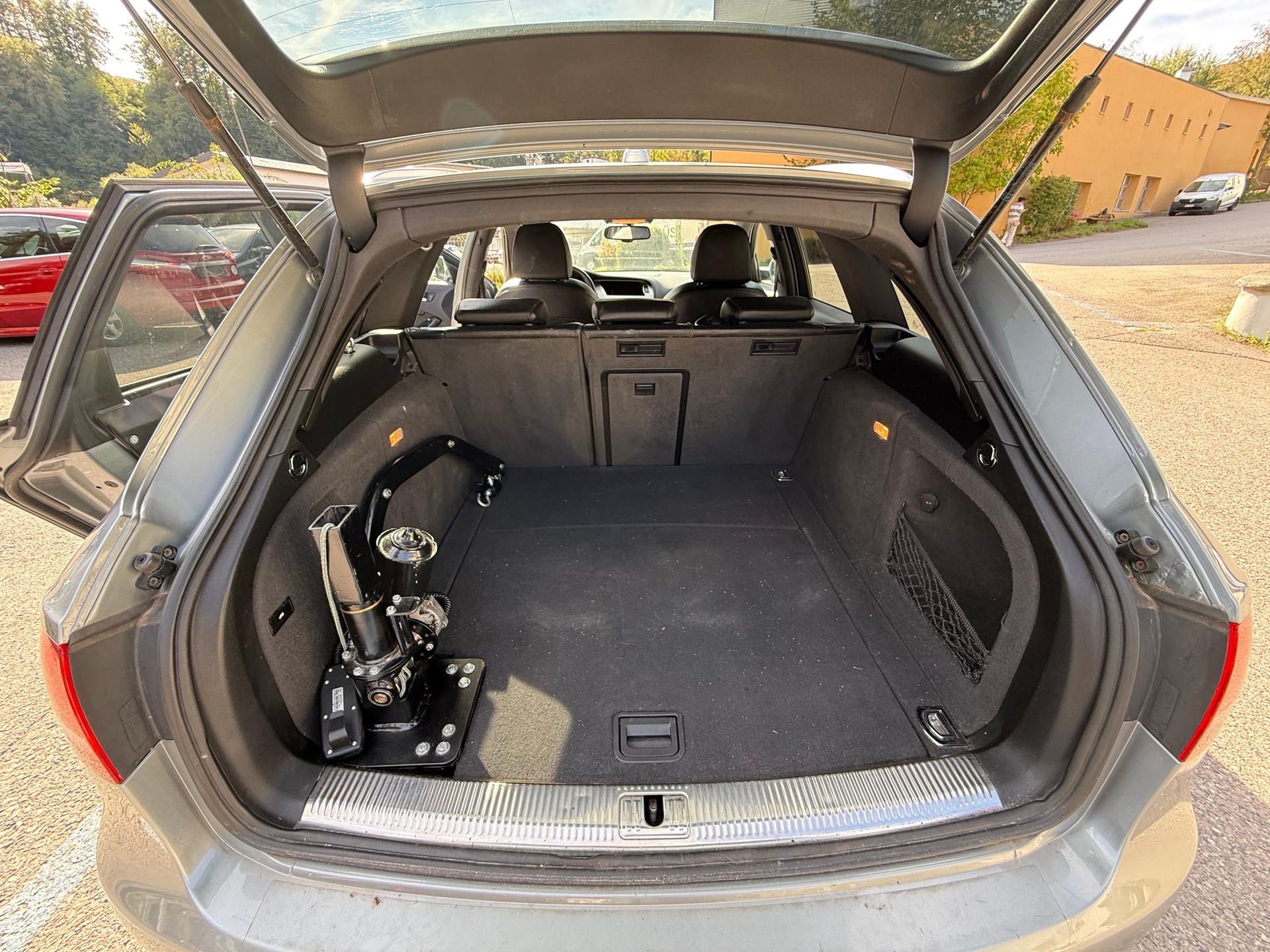 AUDI A4 Avant 2.0 TFSI quattro S-tronic-image-12