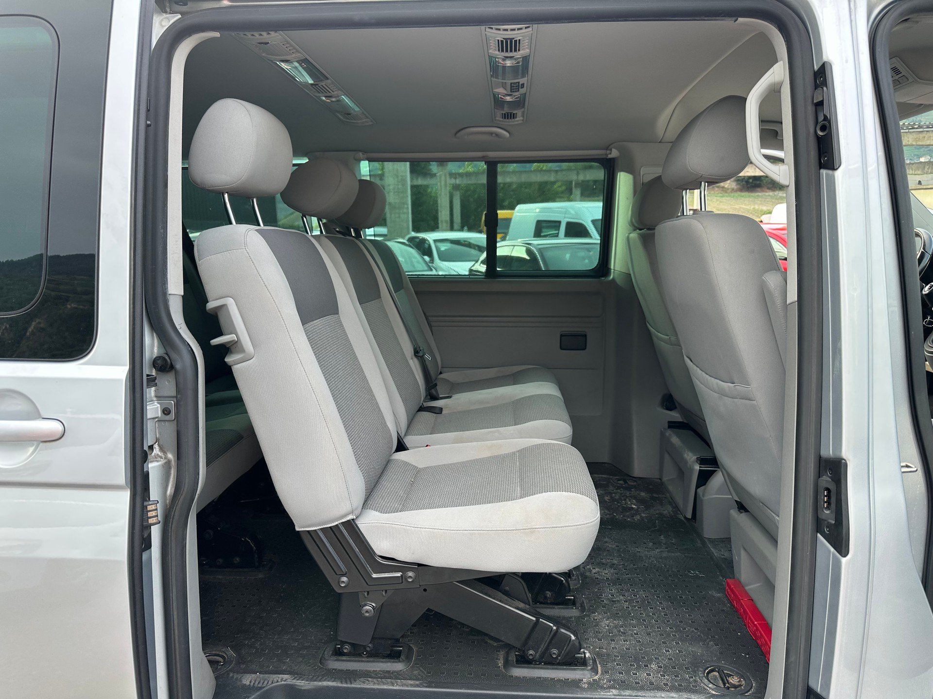 VW T5 Caravelle Comfortline 2.0 TDI CR 4Motion-image-14