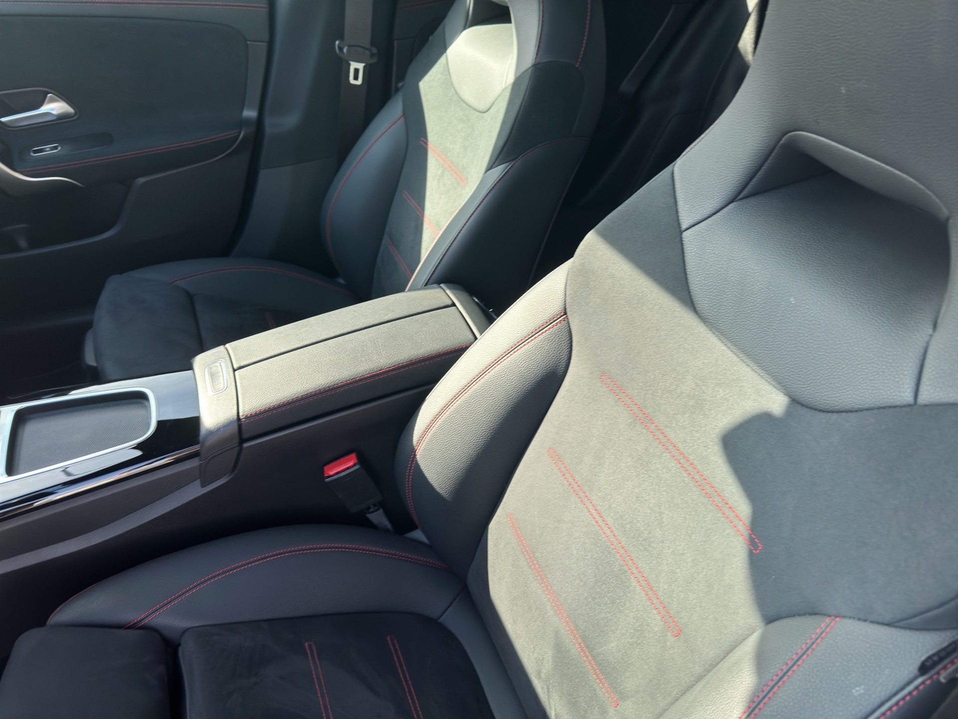 MERCEDES-BENZ CLA 220 AMG Line 4MATIC-image-11