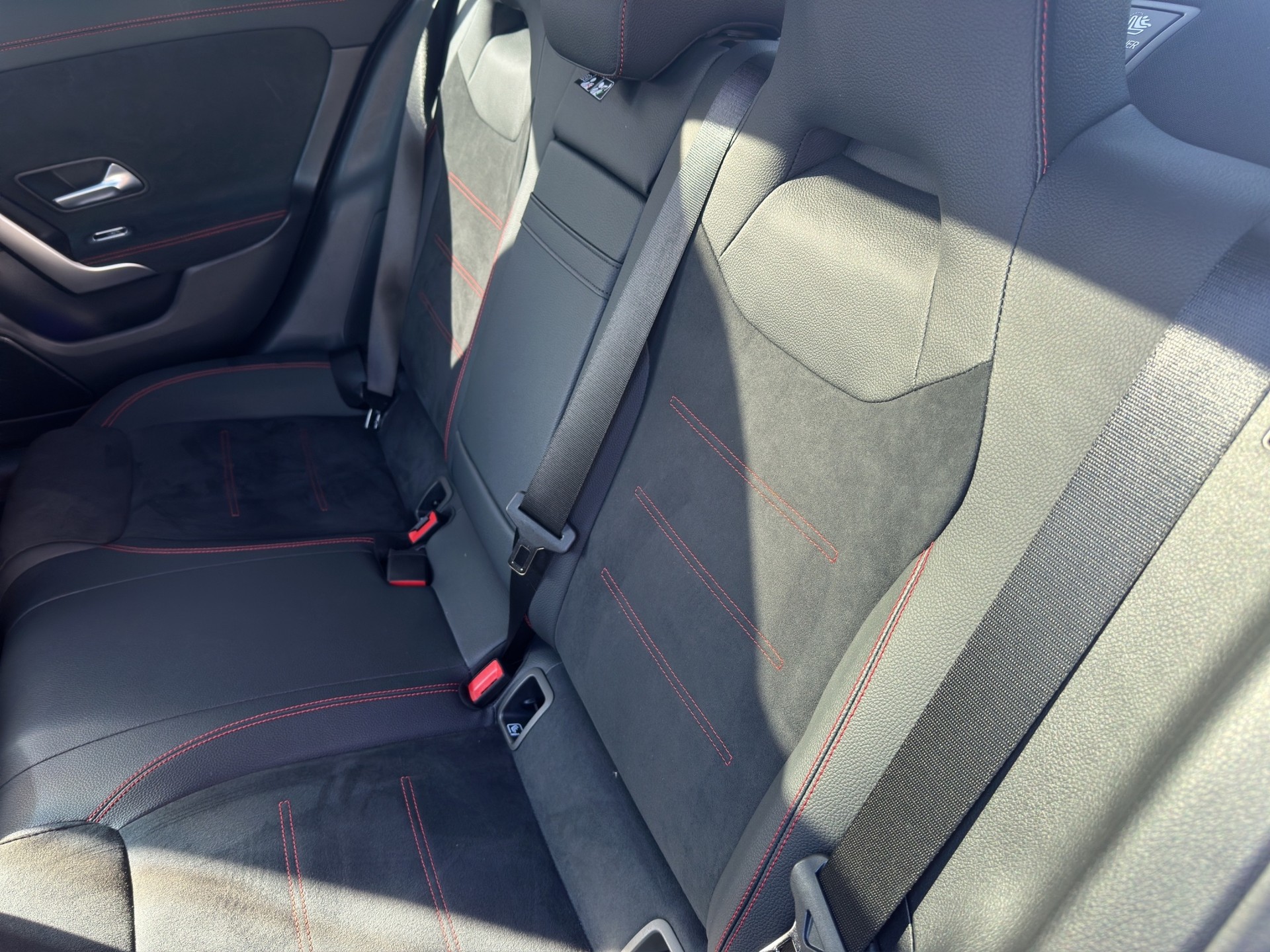 MERCEDES-BENZ CLA 220 AMG Line 4MATIC-image-13