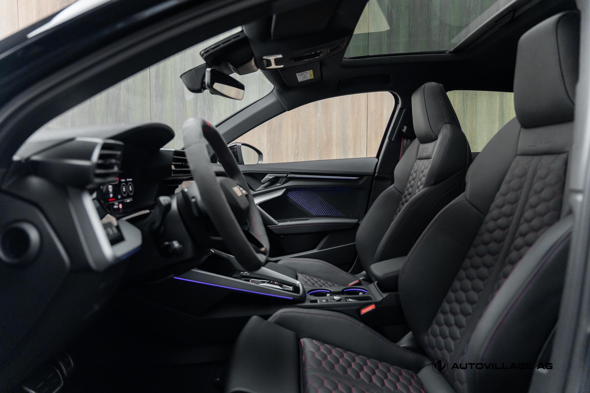 AUDI RS3 Sportback 2.5 TSI quattro S-tronic | All Black | Werksgarantie bis 2031-image-4