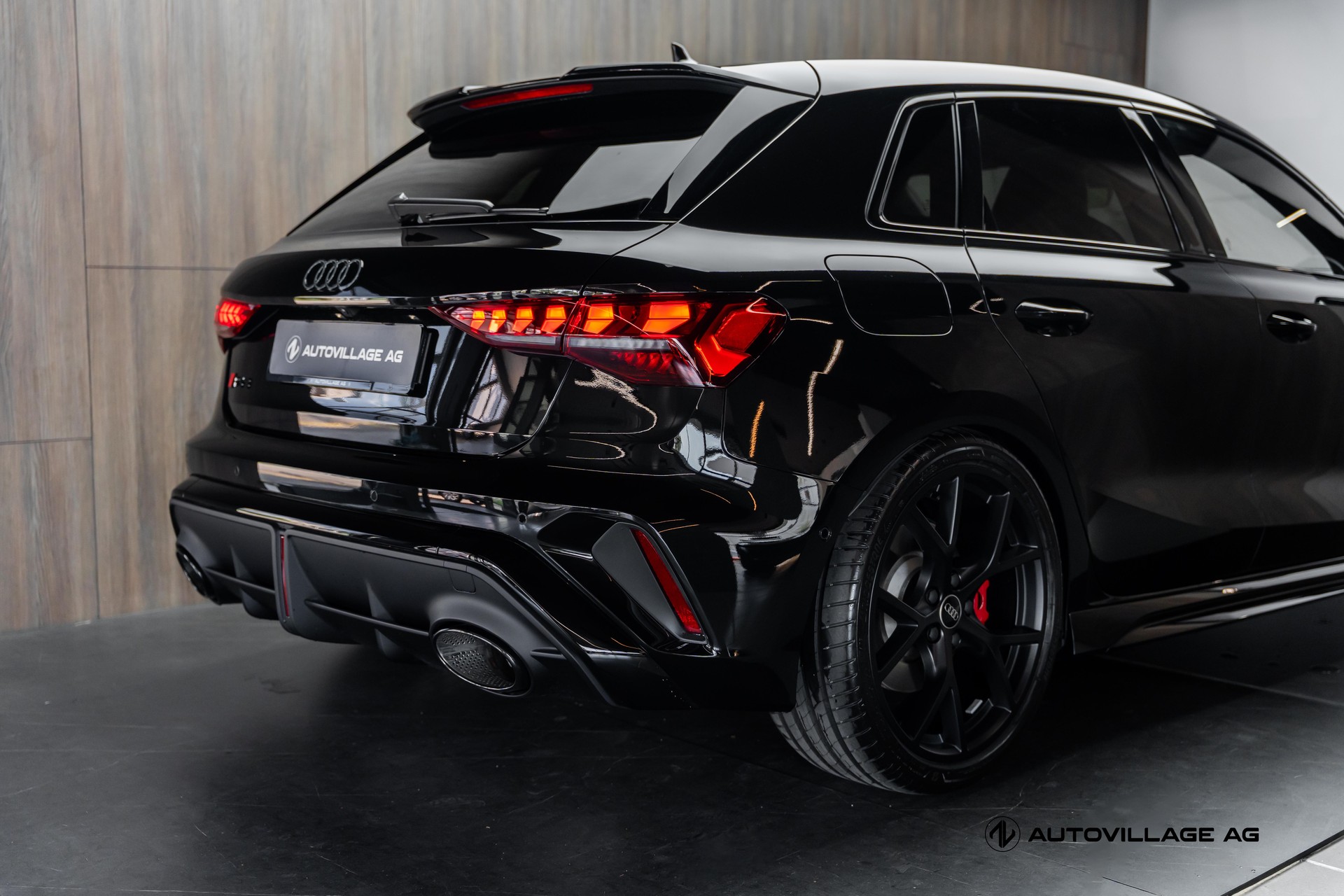 AUDI RS3 Sportback 2.5 TSI quattro S-tronic | All Black | Werksgarantie bis 2031-image-27